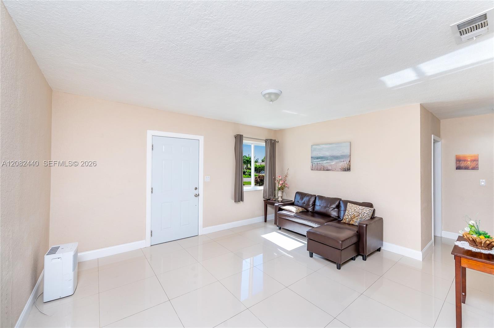 1020 SW 73rd Pl — Photo 4