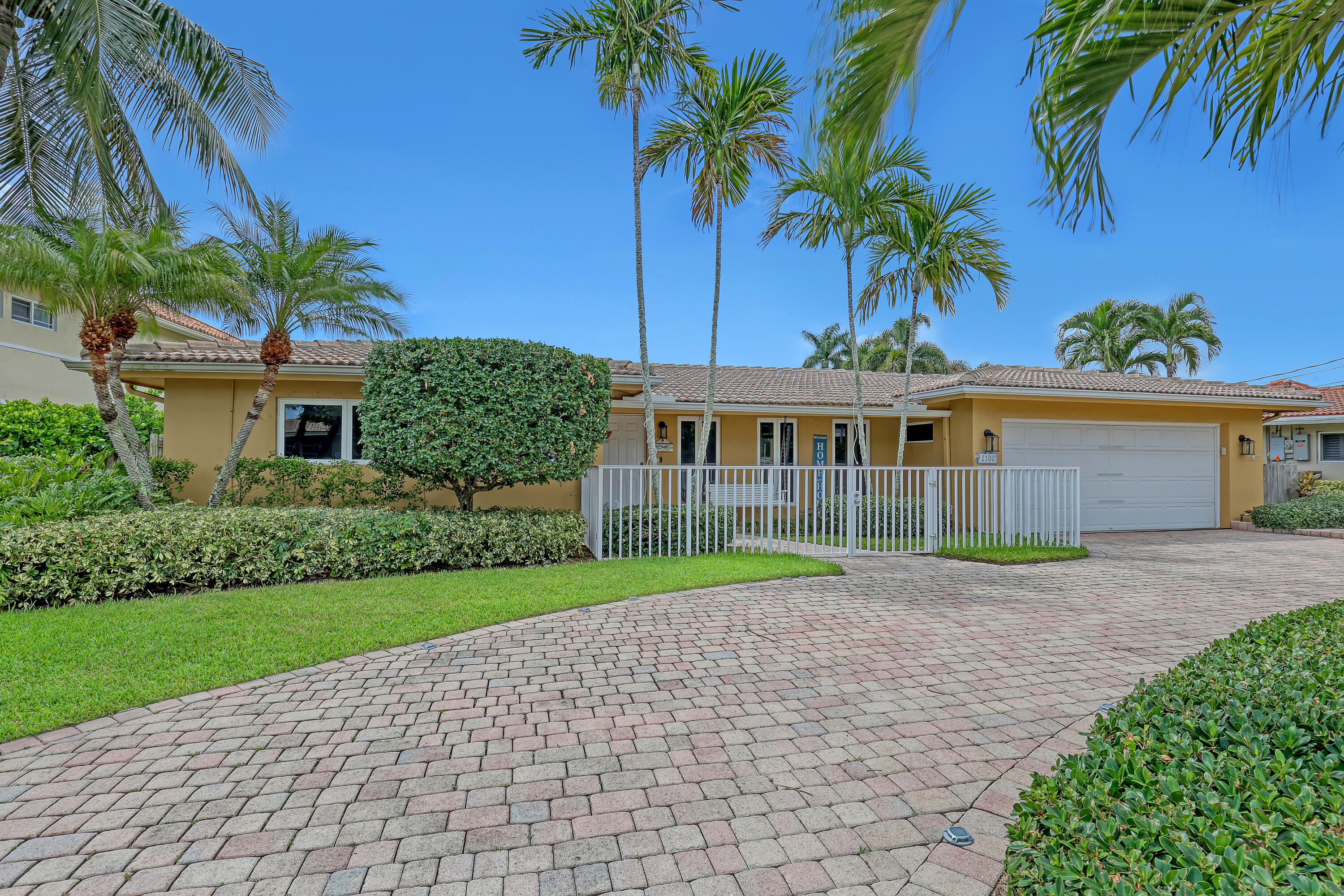 2100 NE 30th Court — Photo 4