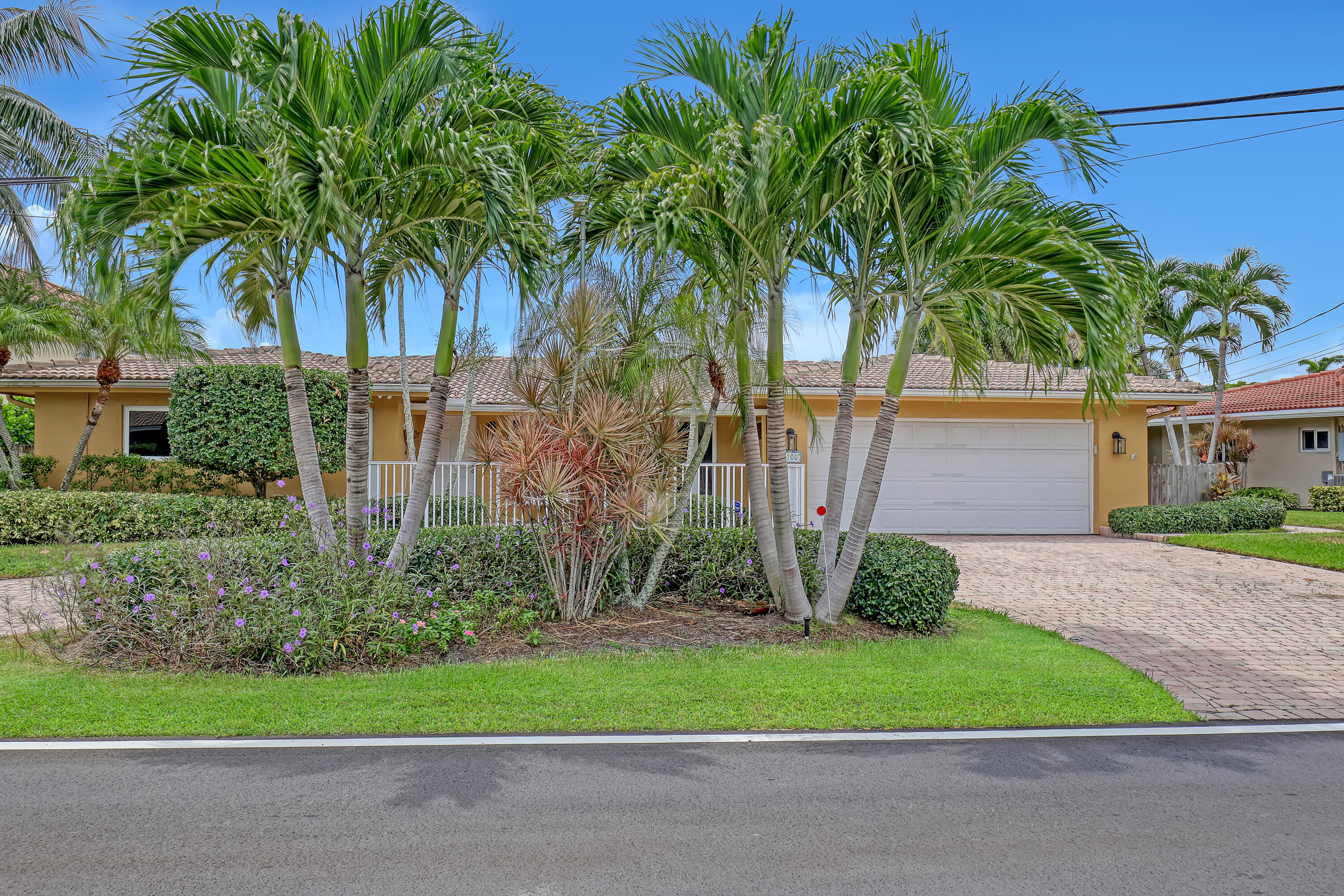 2100 NE 30th Court — Photo 2