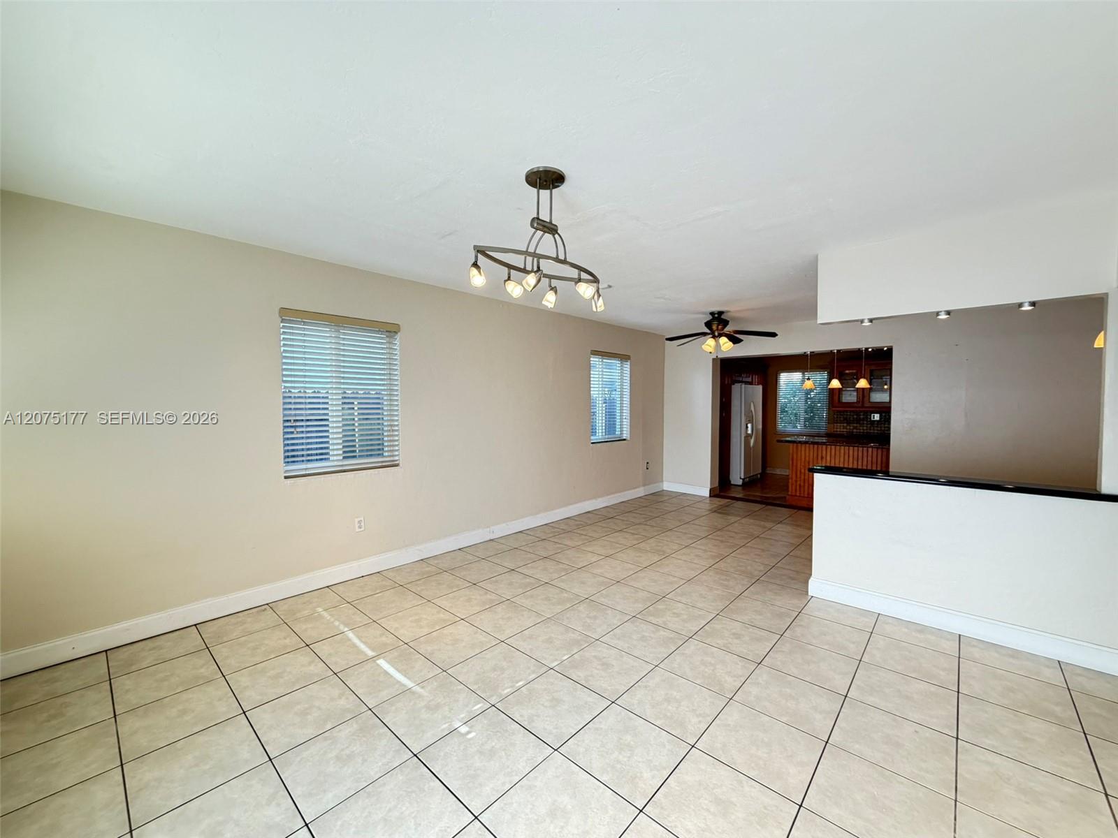4585 E 9th Ln — Photo 3