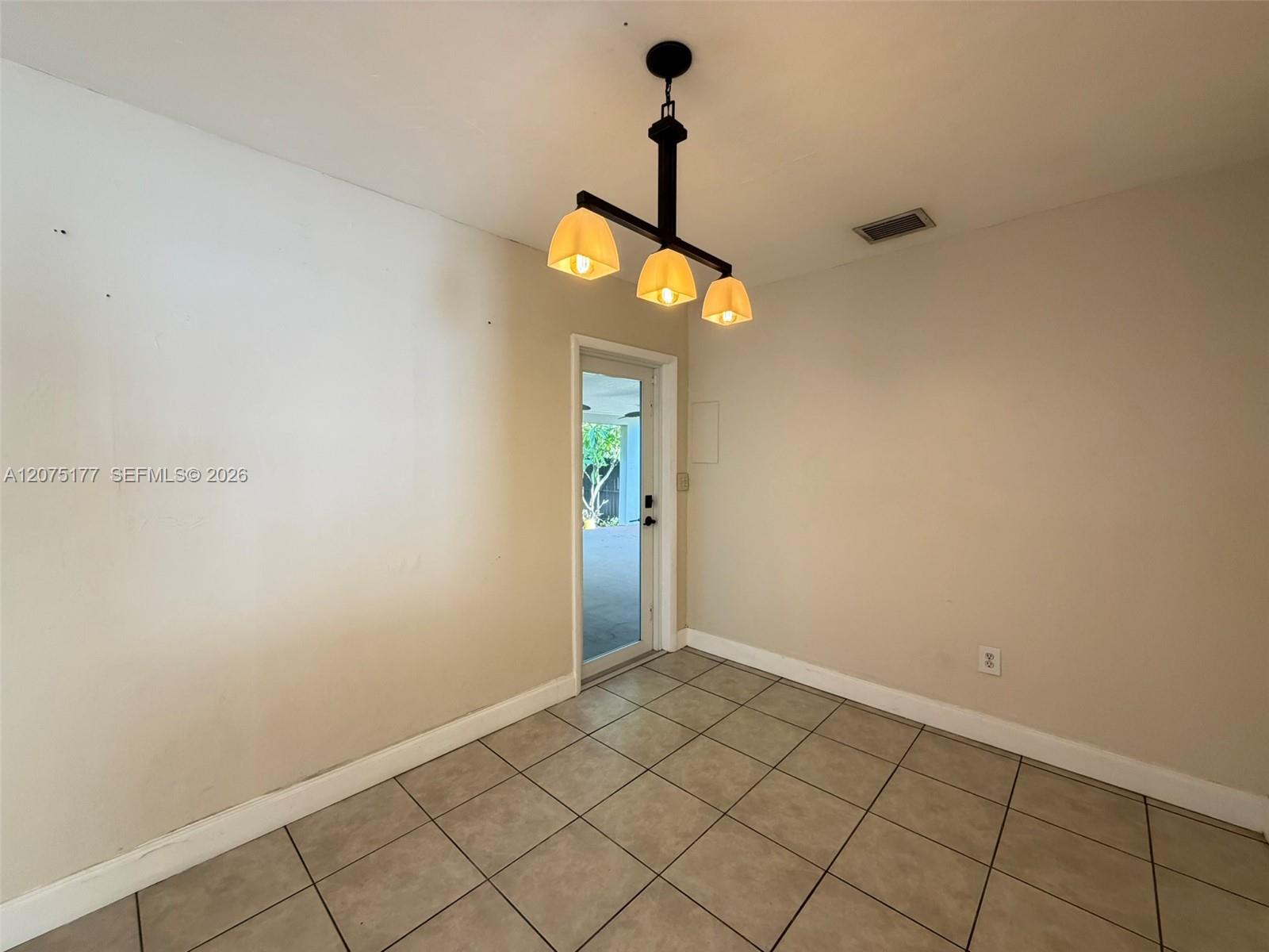 4585 E 9th Ln — Photo 5