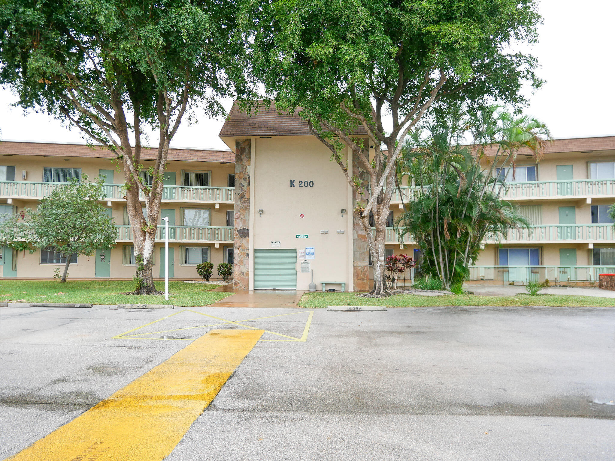 200 Village Green Circle E # 311, Palm Springs FL 33461