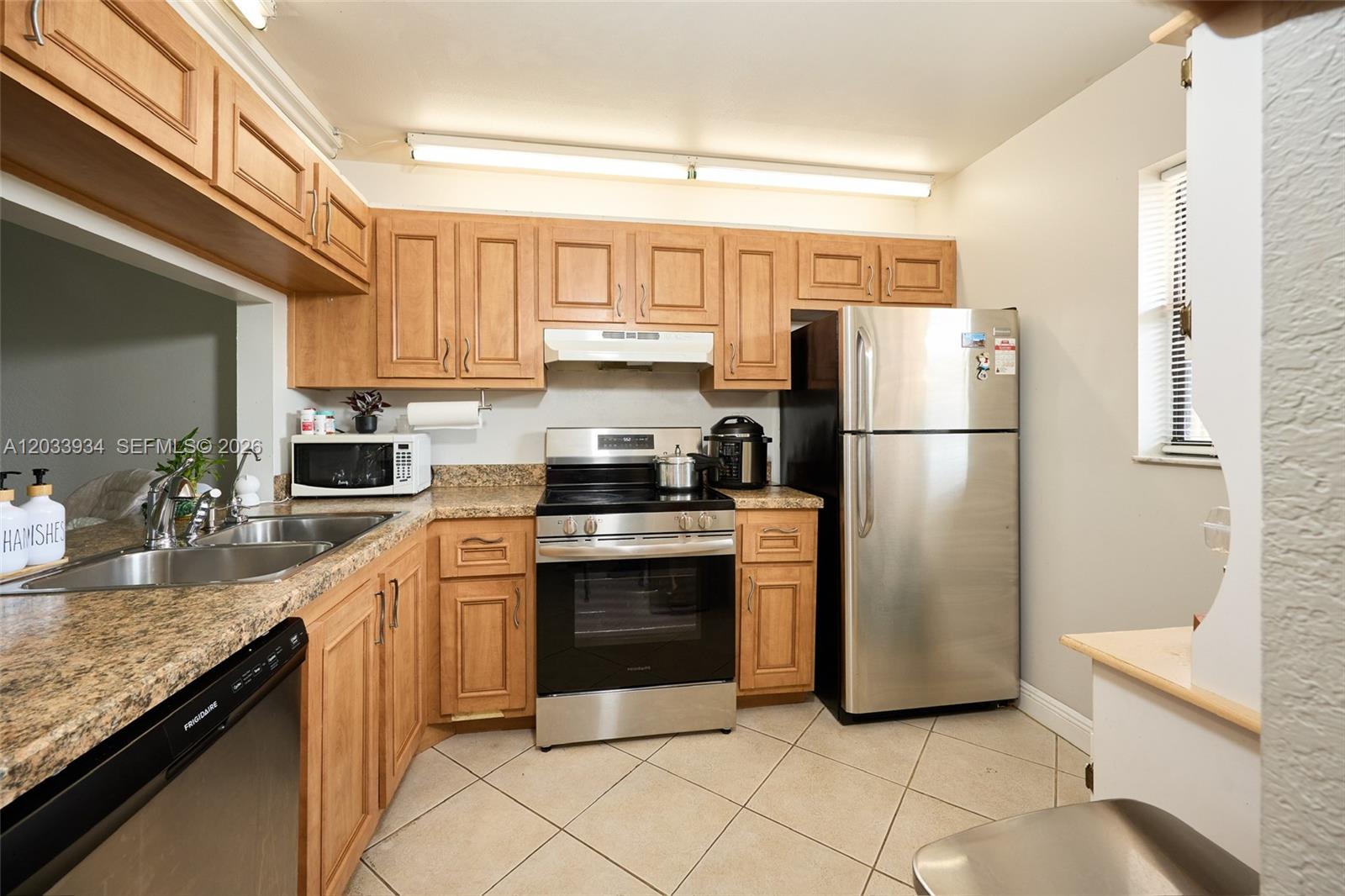 940 NW 104th Ave # 203, Pembroke Pines FL 33026