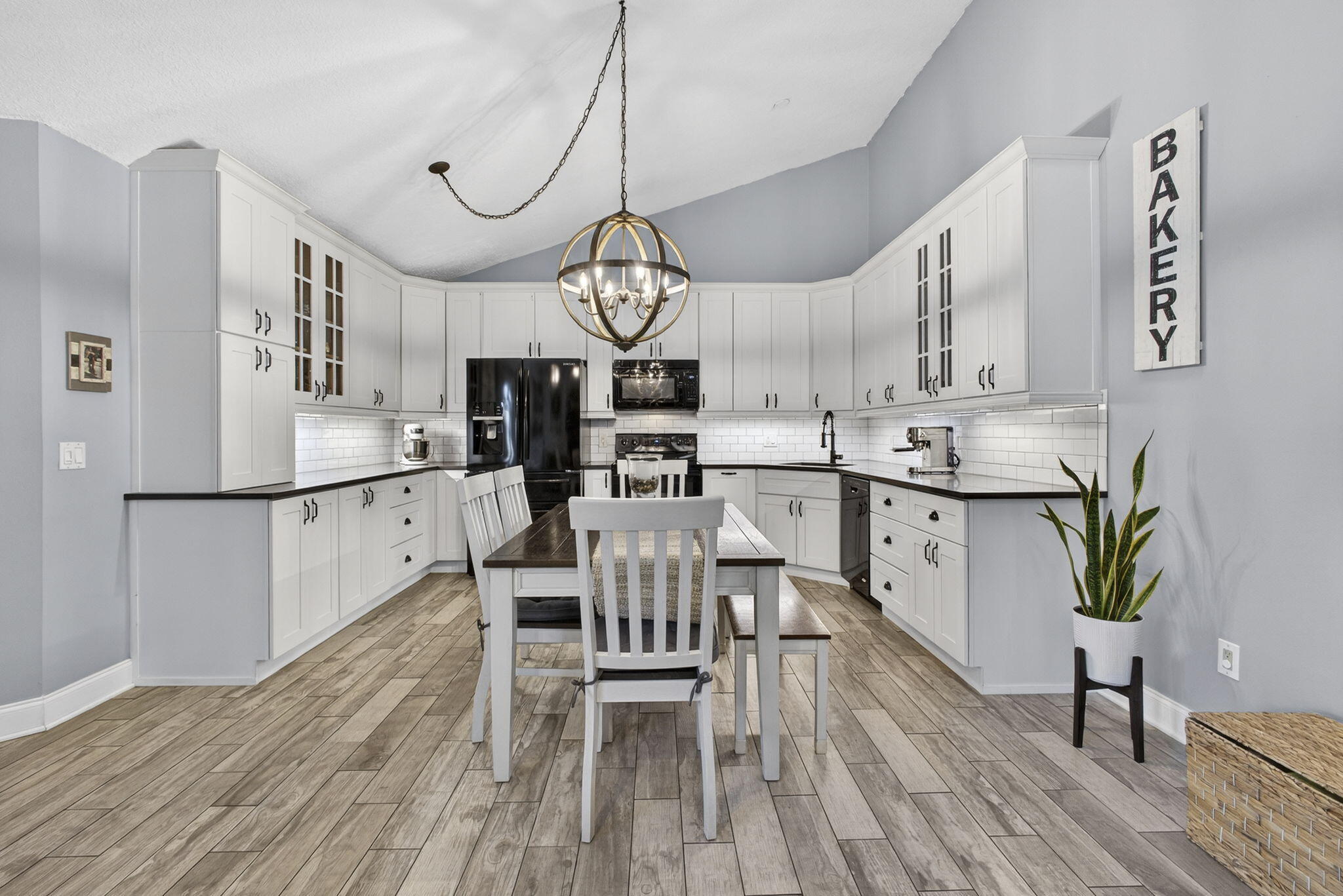 5602 GOLDEN EAGLE Circle — Photo 4