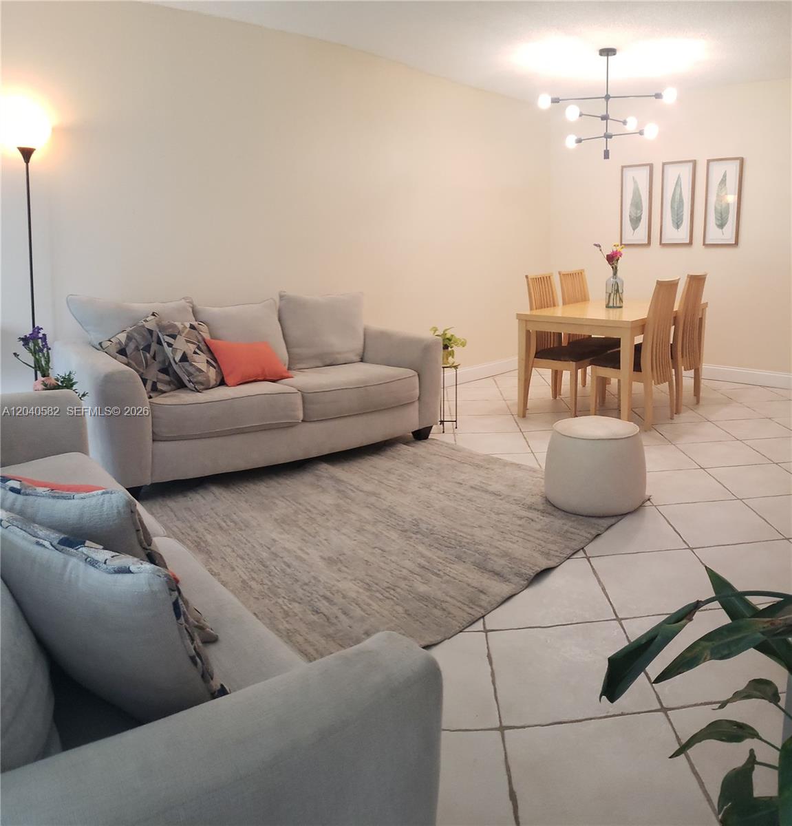 550 Oaks Ln # 202 — Photo 2