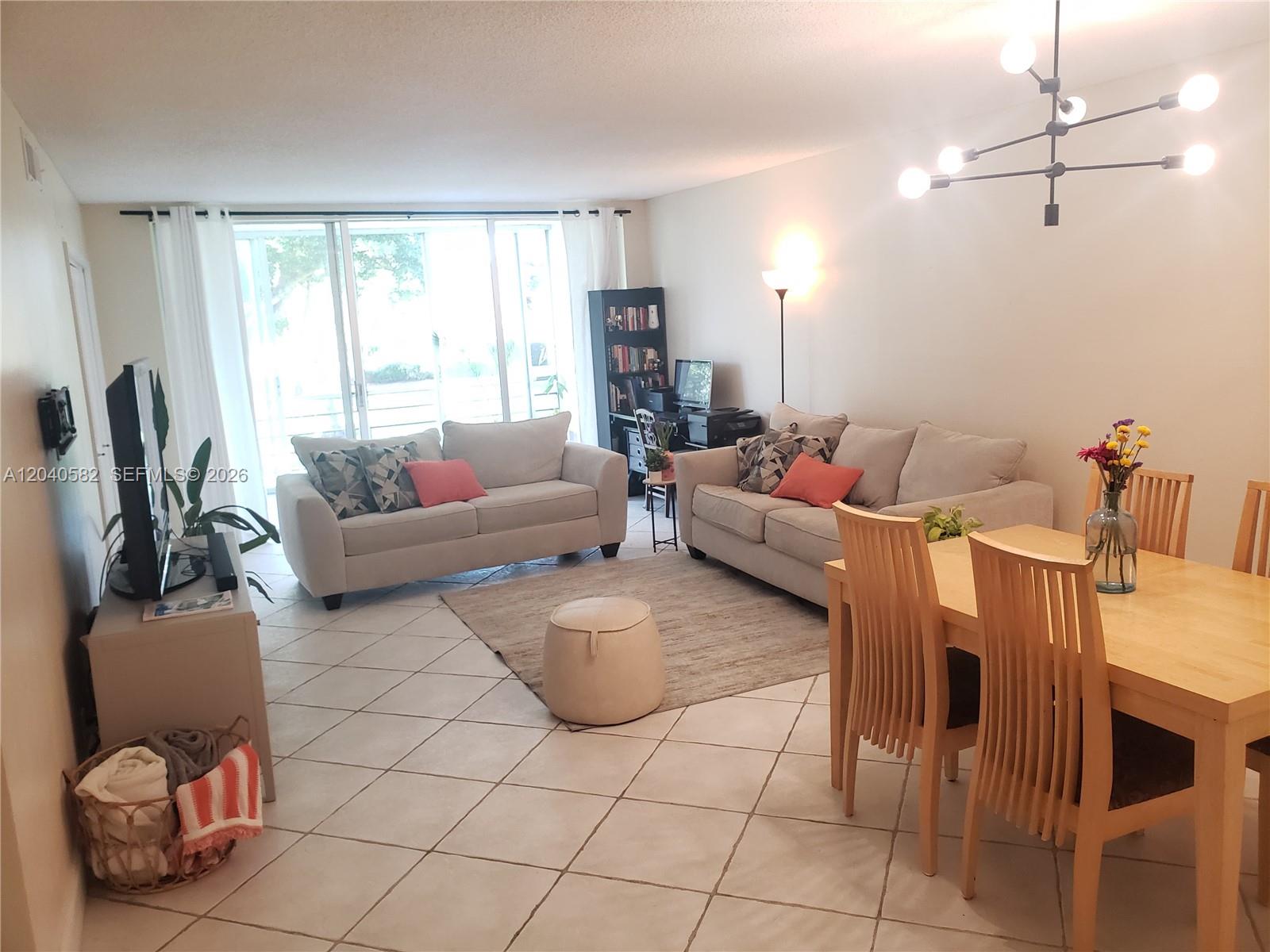 550 Oaks Ln # 202 — Photo 4
