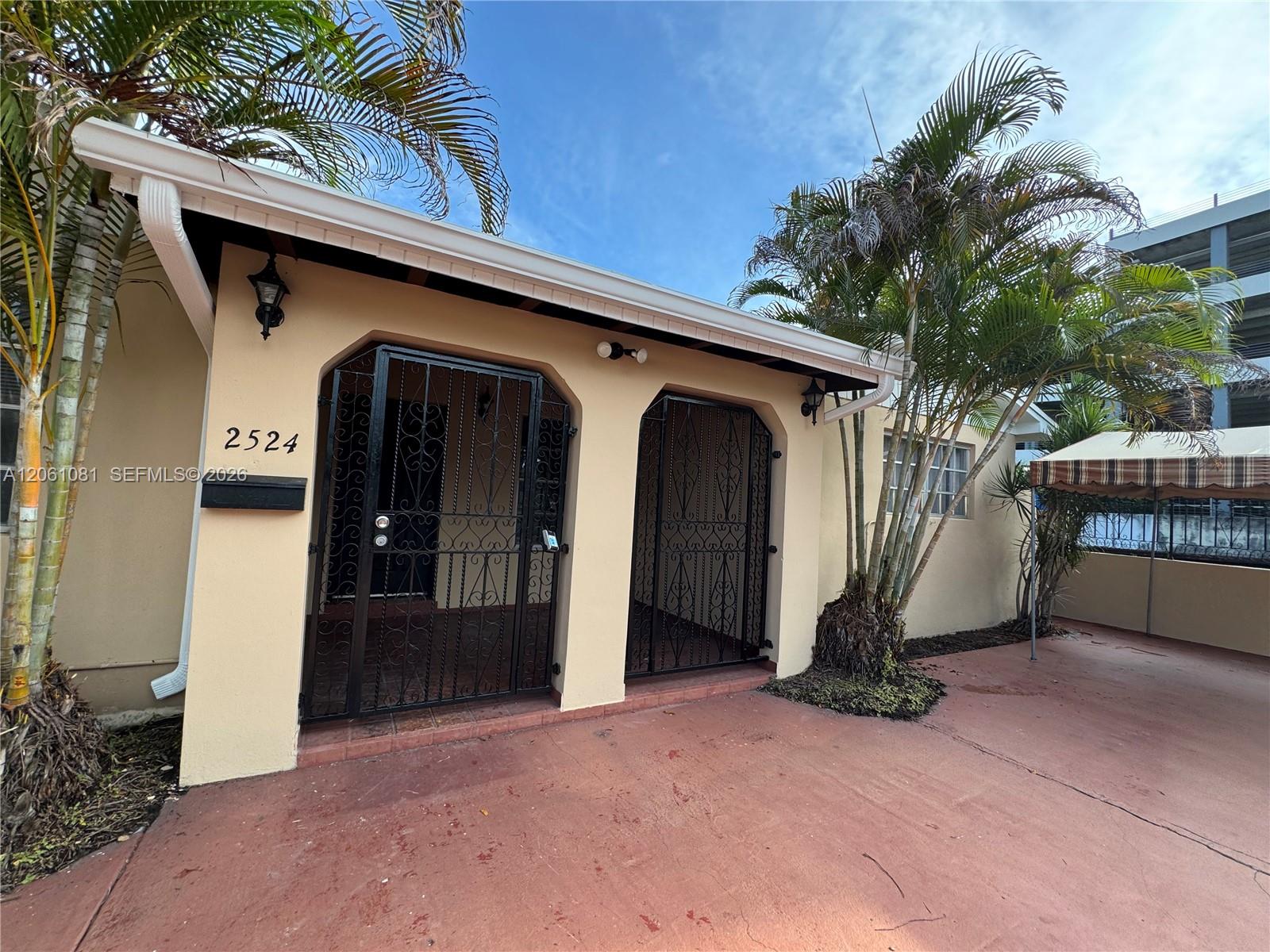 2524 SW 6th St, Miami FL 33135