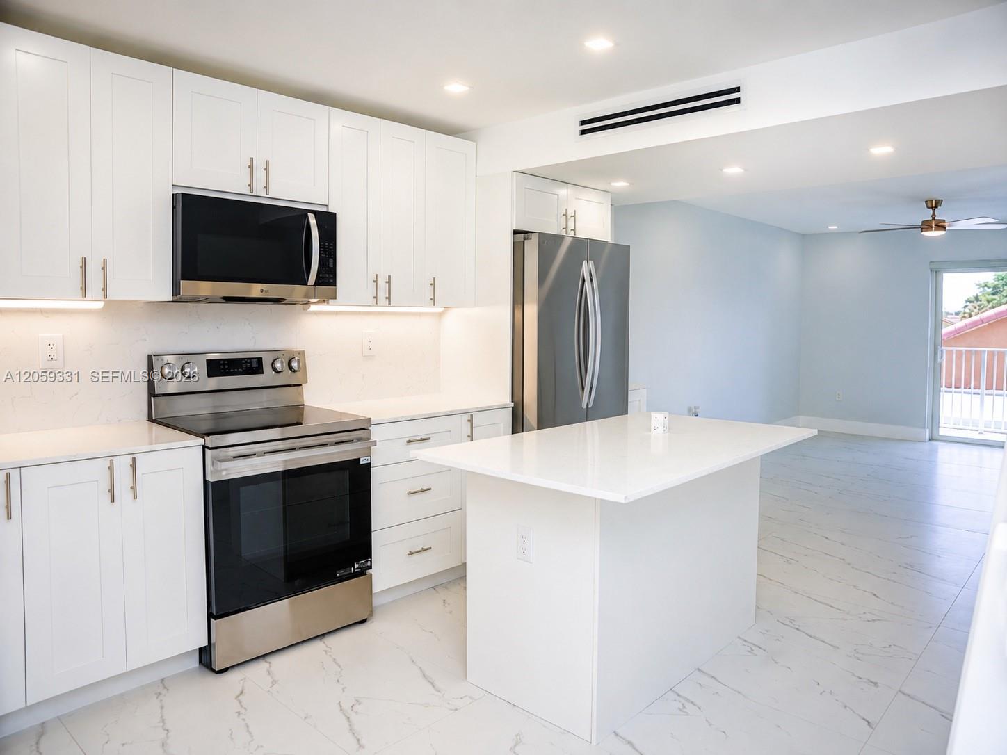 2750 W 76th St # 203, Hialeah FL 33016