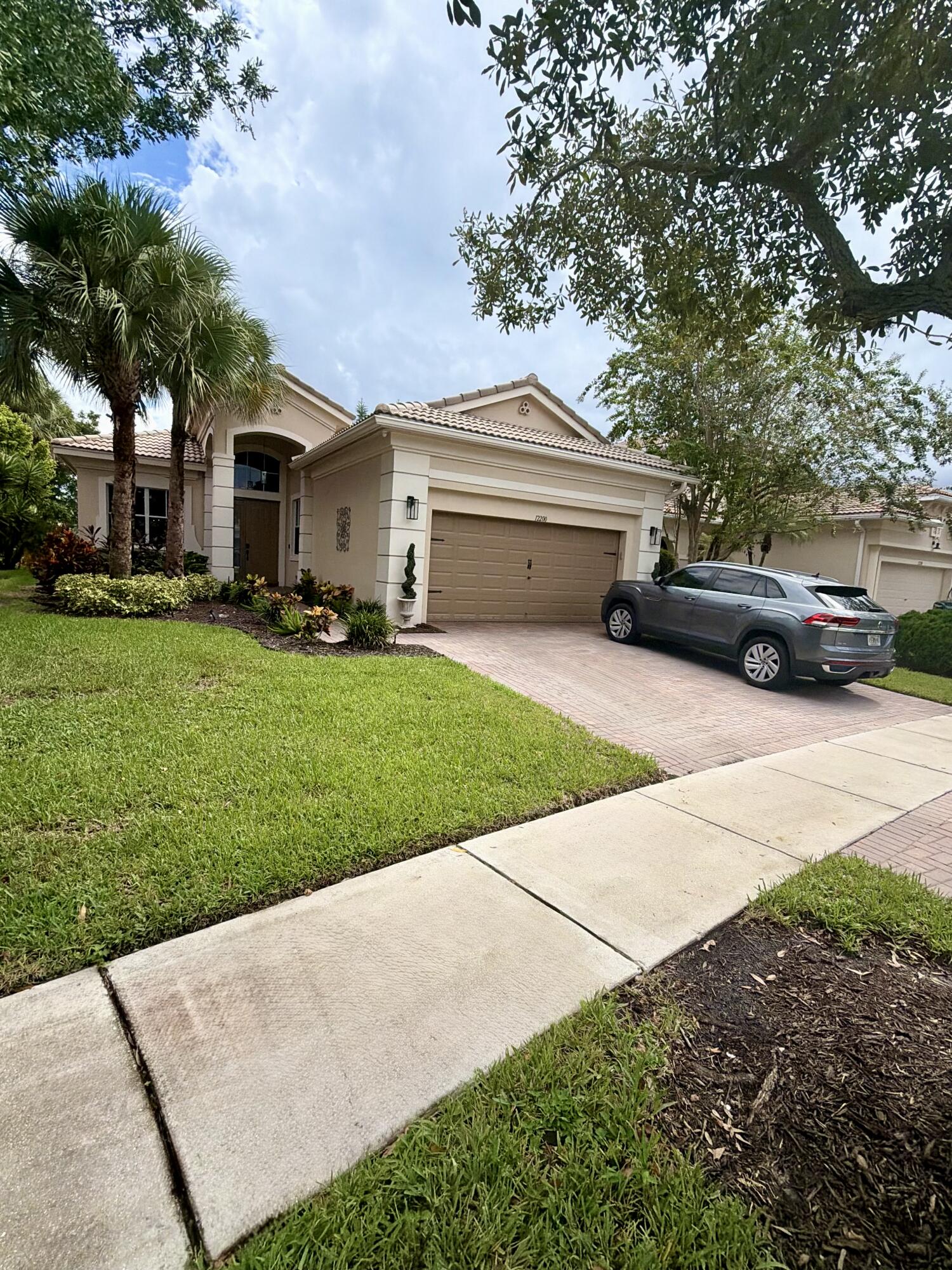 12200 NW 77TH Manor — Photo 2