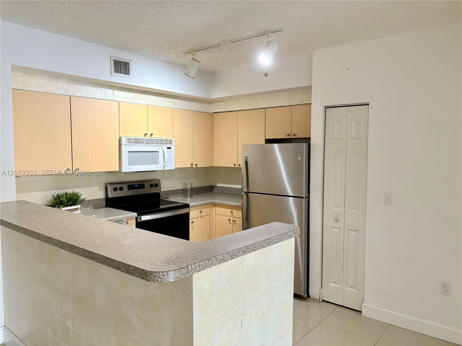 8030 N Nob Hill Rd # 105 — Photo 2