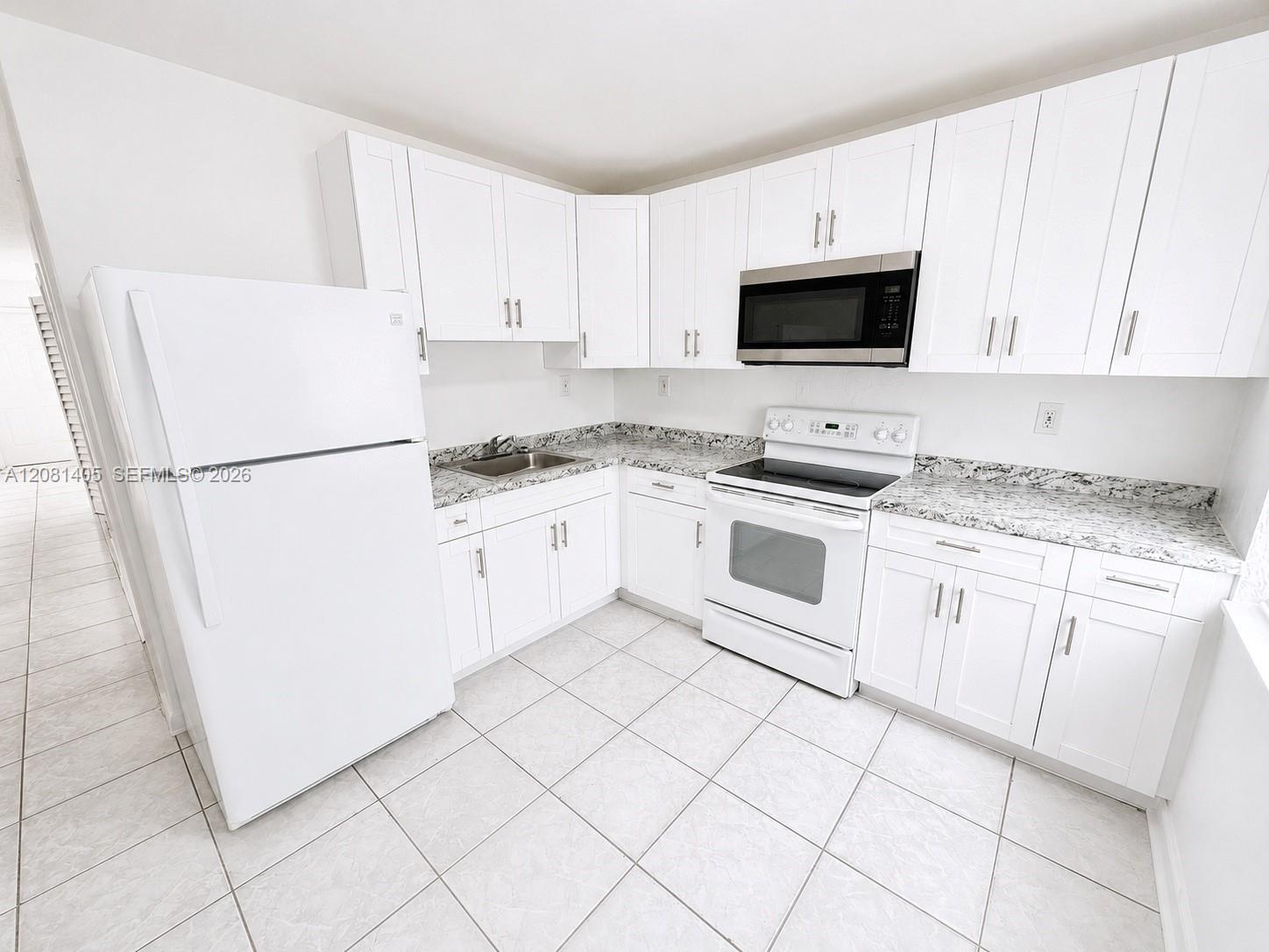 Updated kitchen with full appliances