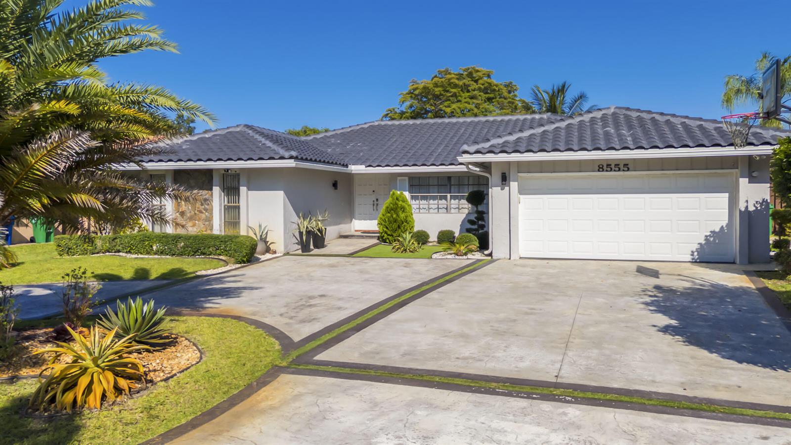 8555 SW 1st Place, Coral Springs FL 33071