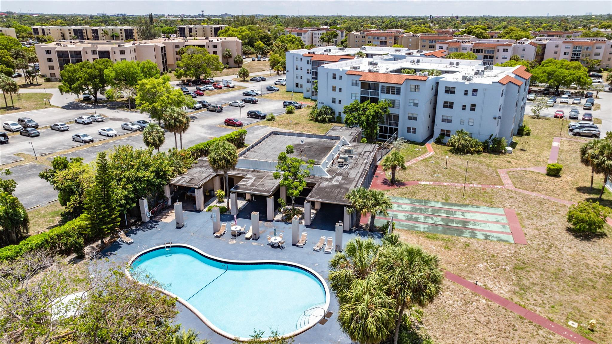 2800 Somerset Drive # 218j, Lauderdale Lakes FL 33311