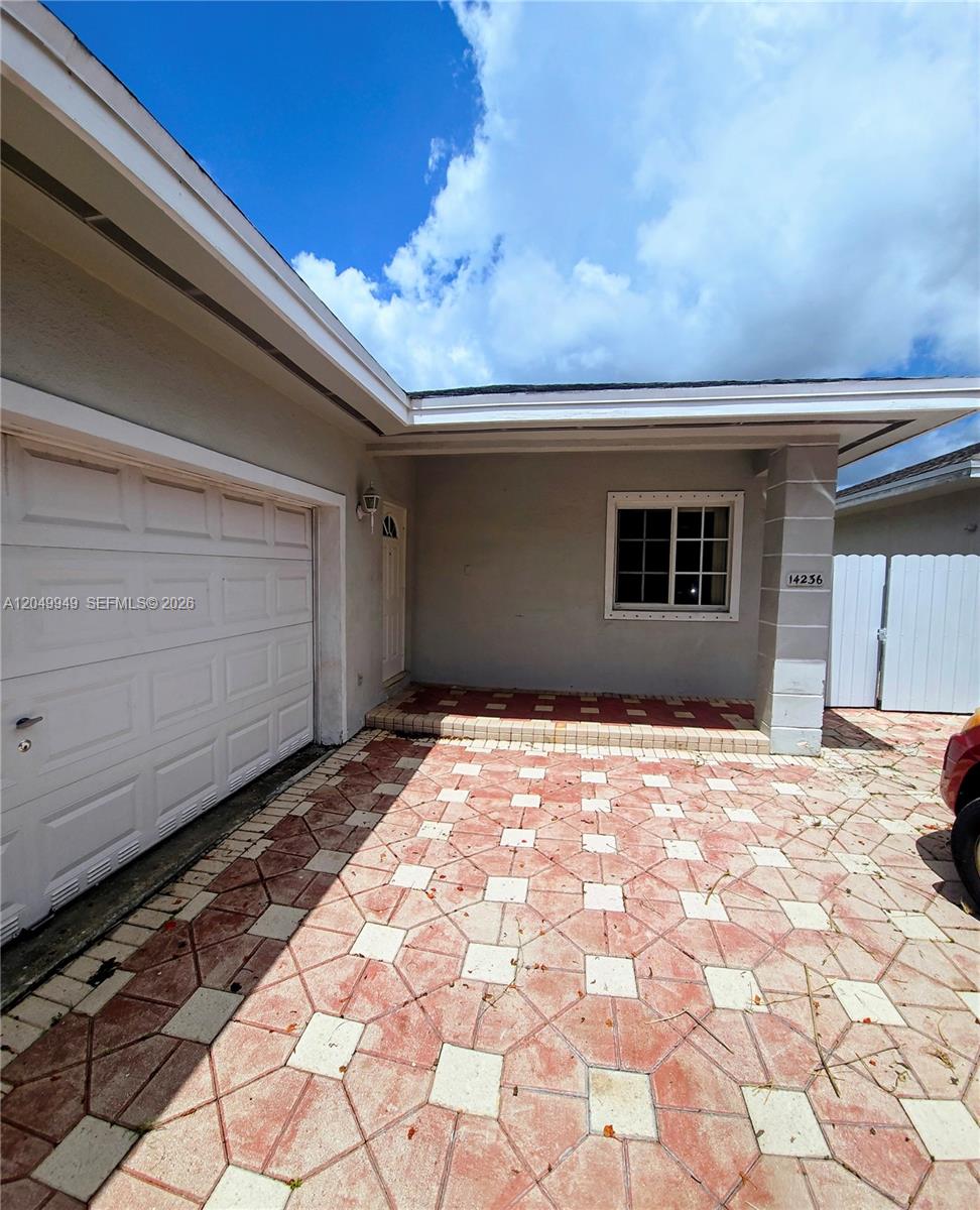 14236 SW 148th Ave — Photo 3
