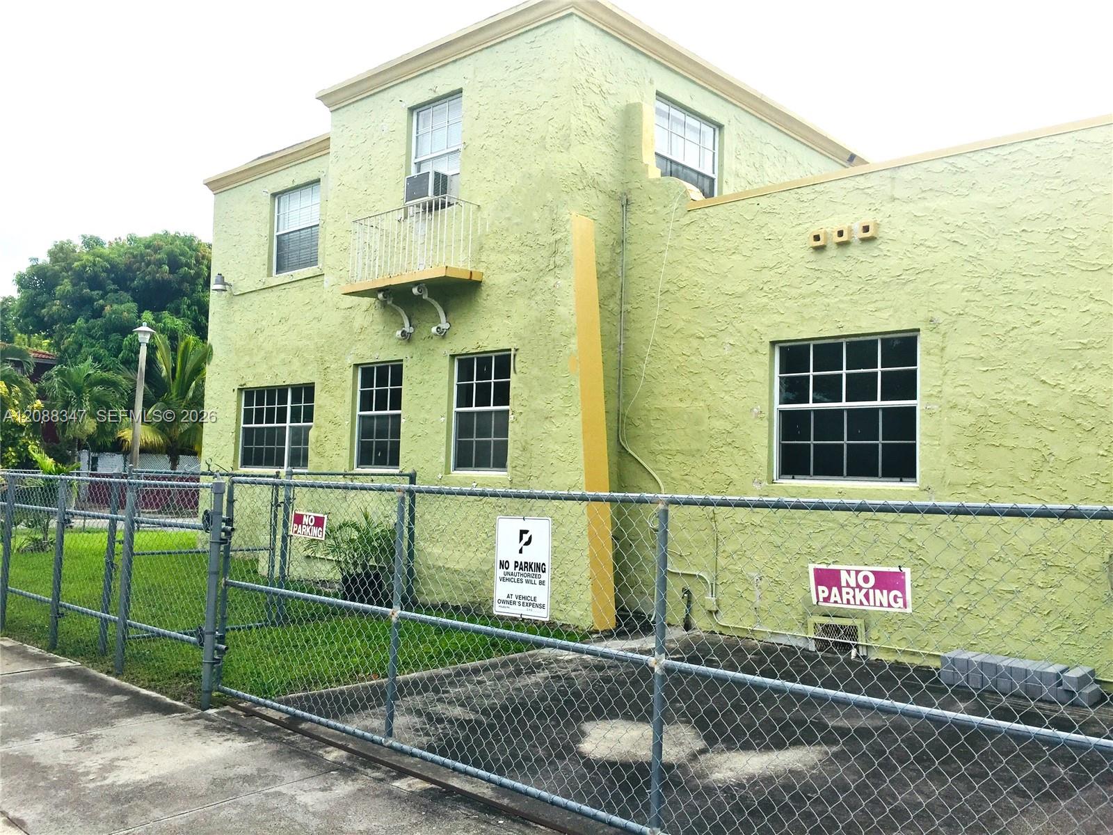 1801 SW 10th St — Photo 3