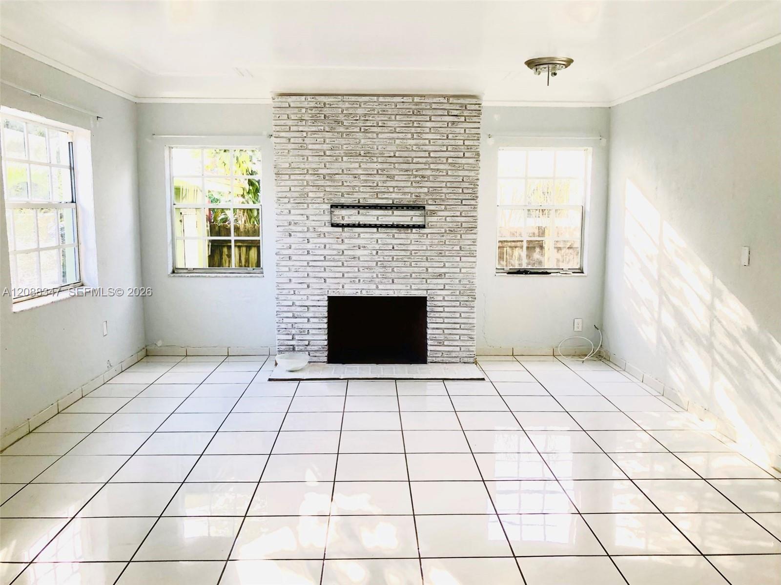 1801 SW 10th St — Photo 4