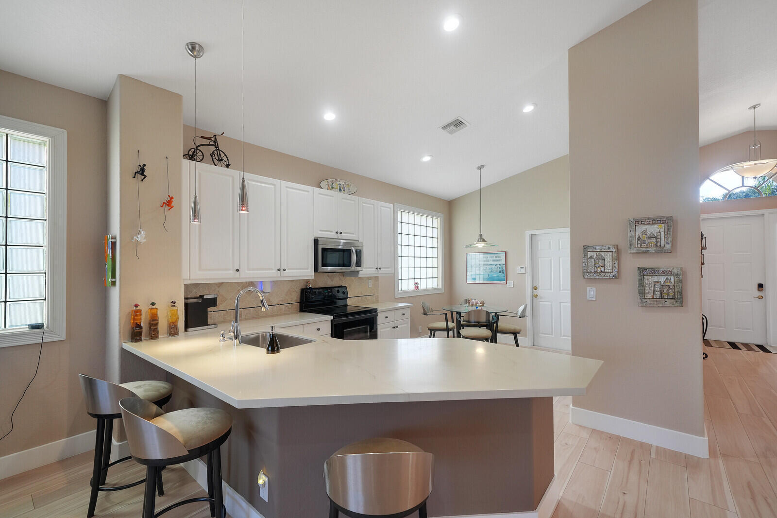 7148 CATALUNA Circle — Photo 3