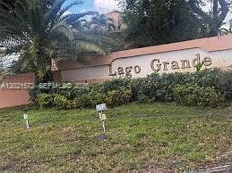 2715 W 66th St # 21, Hialeah FL 33016
