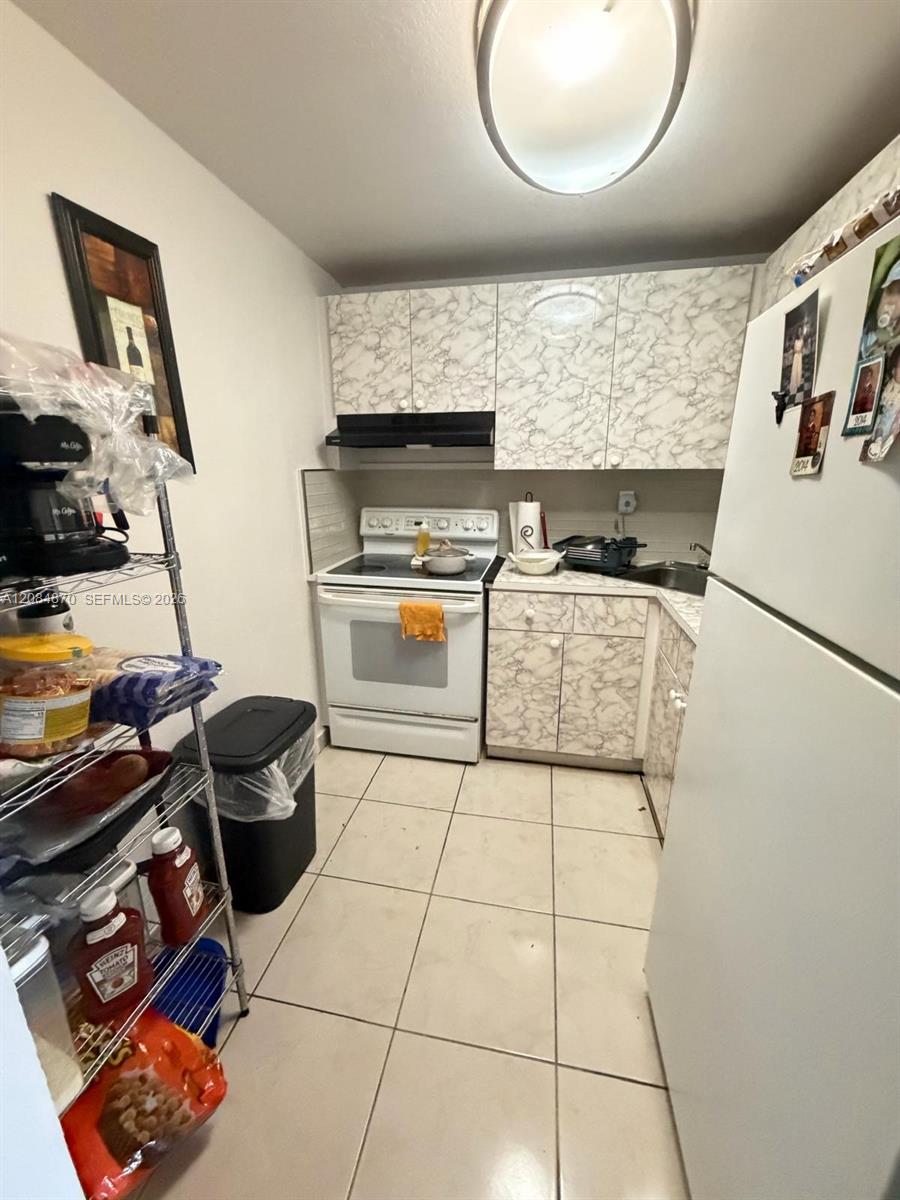 606 W 81st St # 202 — Photo 5