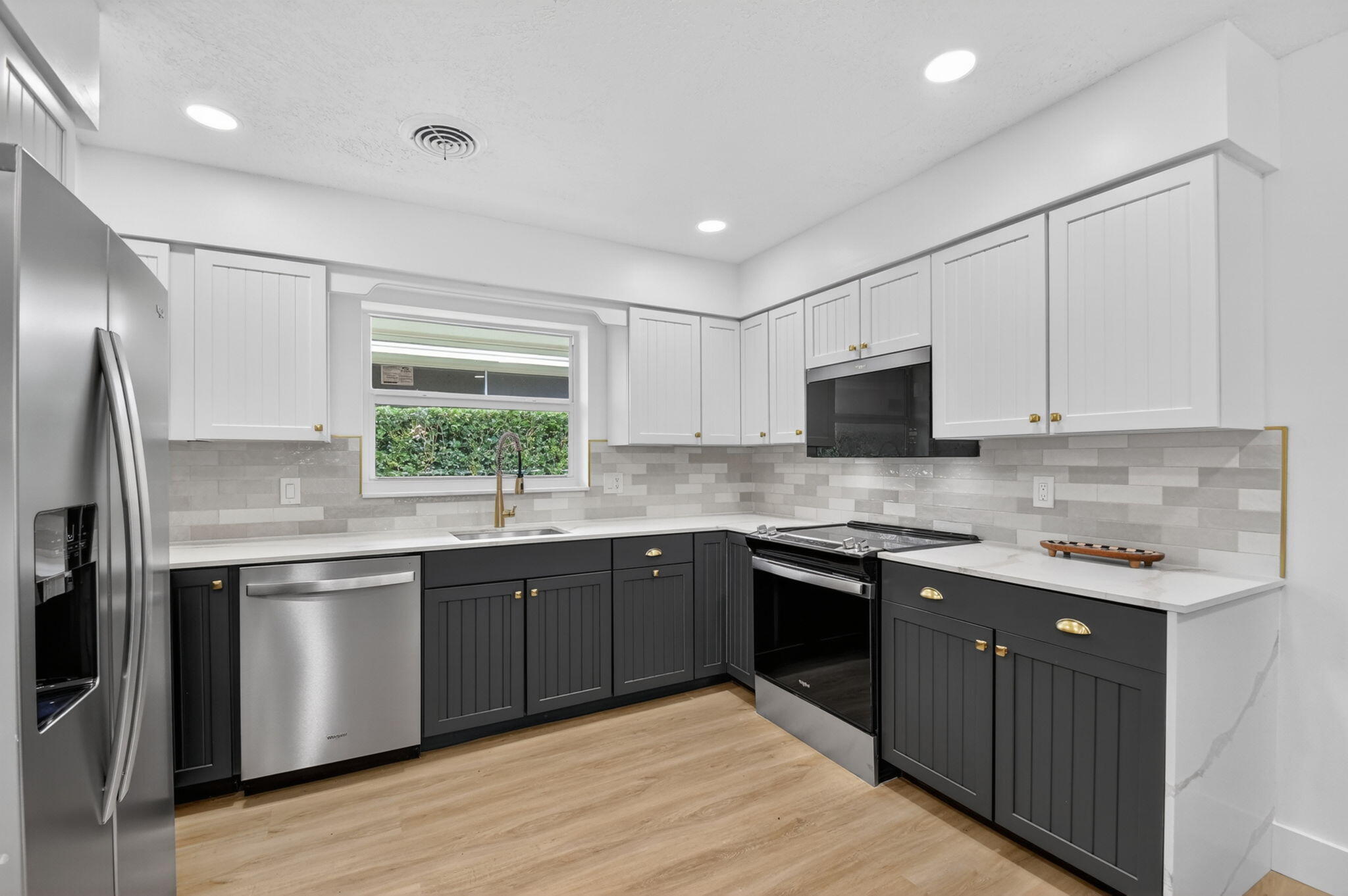 1221 Singer Drive — Photo 4