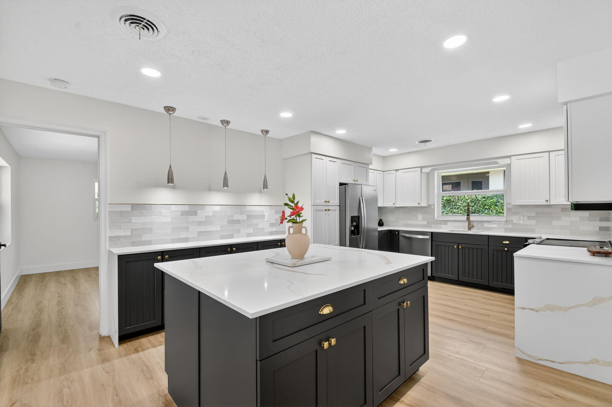 1221 Singer Drive — Photo 3