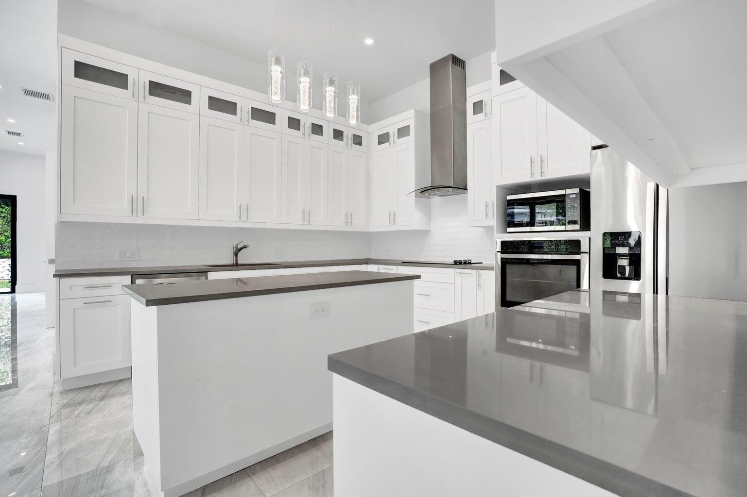 2517 Oceanview Avenue E — Photo 5