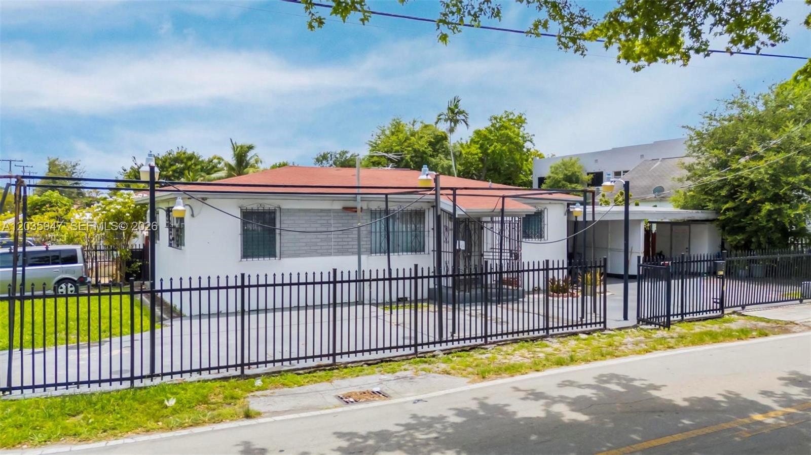 2300 NW 9th St, Miami FL 33125