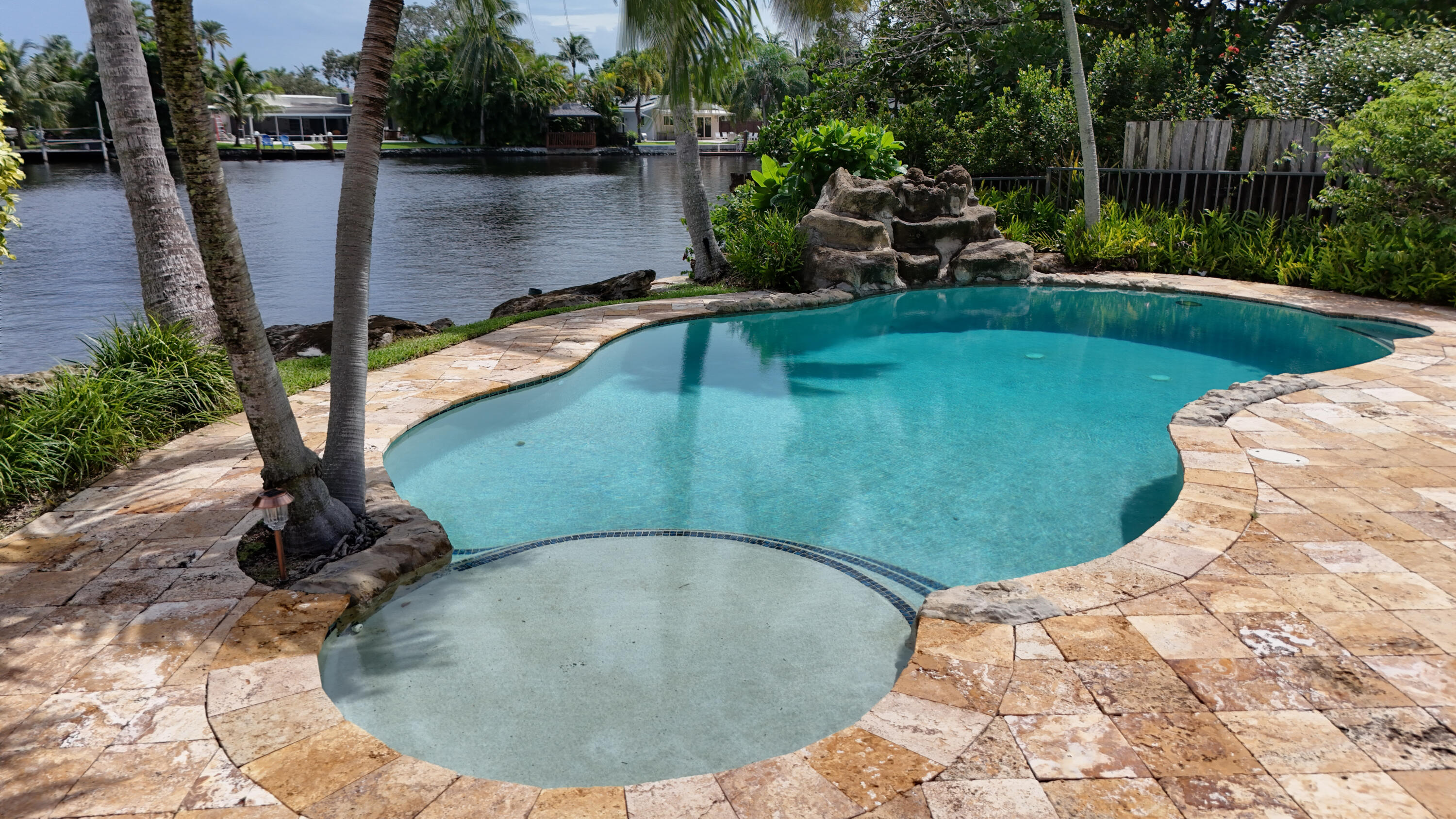 1925 Coral Gardens Drive — Photo 2