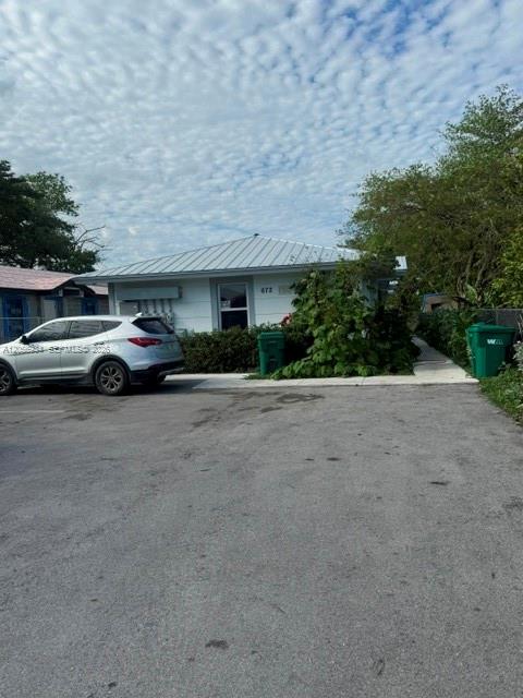 684 NW 14th St — Photo 2