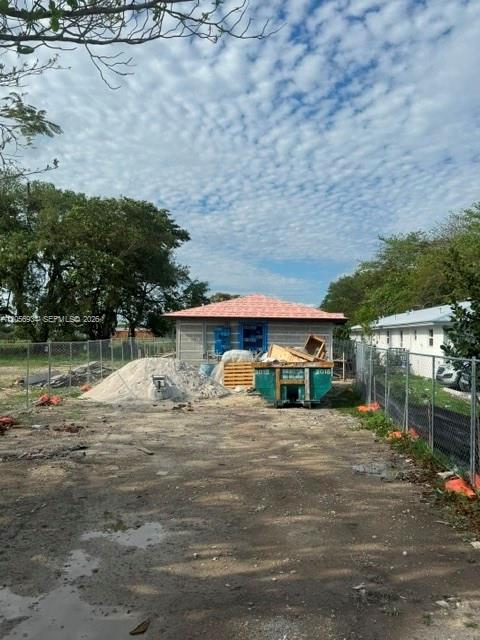 684 NW 14th St — Photo 5