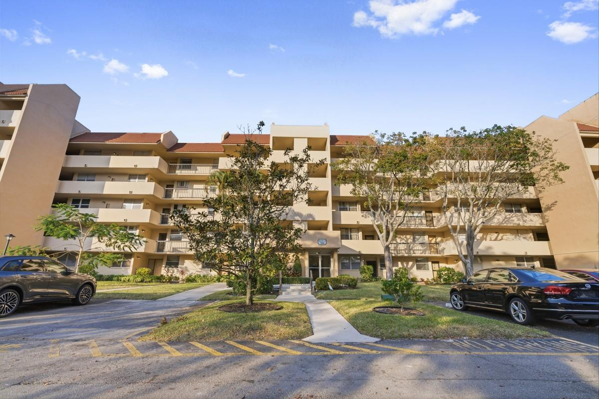 7080 ENVIRON Boulevard # 423 — Photo 3