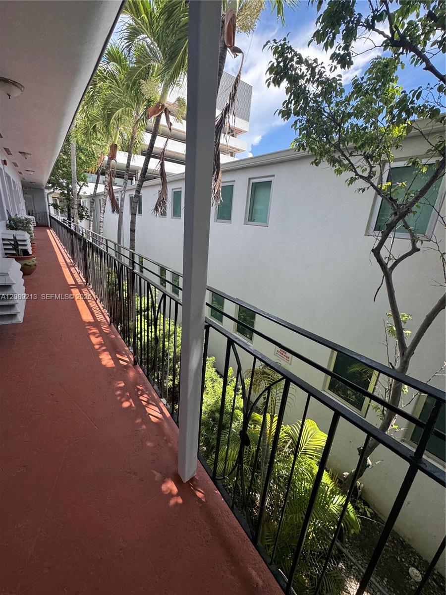 1611 West Ave # 10 — Photo 3