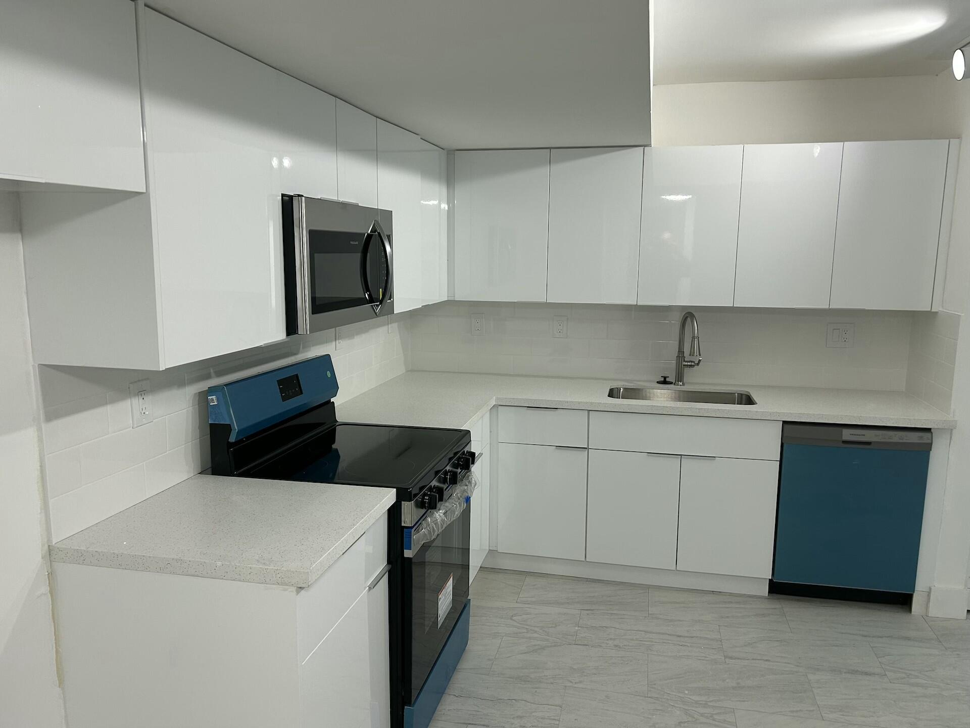 701 N Pine Island Road # 304 — Photo 4