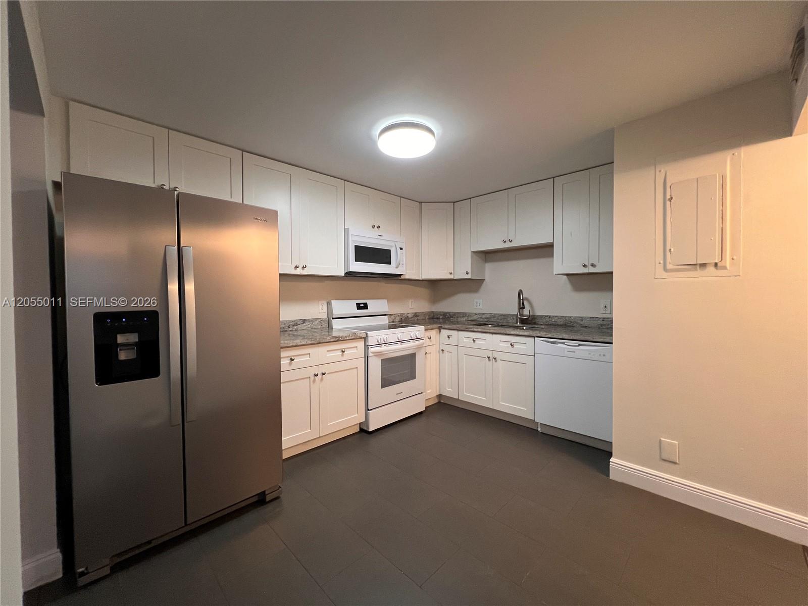 2762 S University Dr # 9D, Davie FL 33328