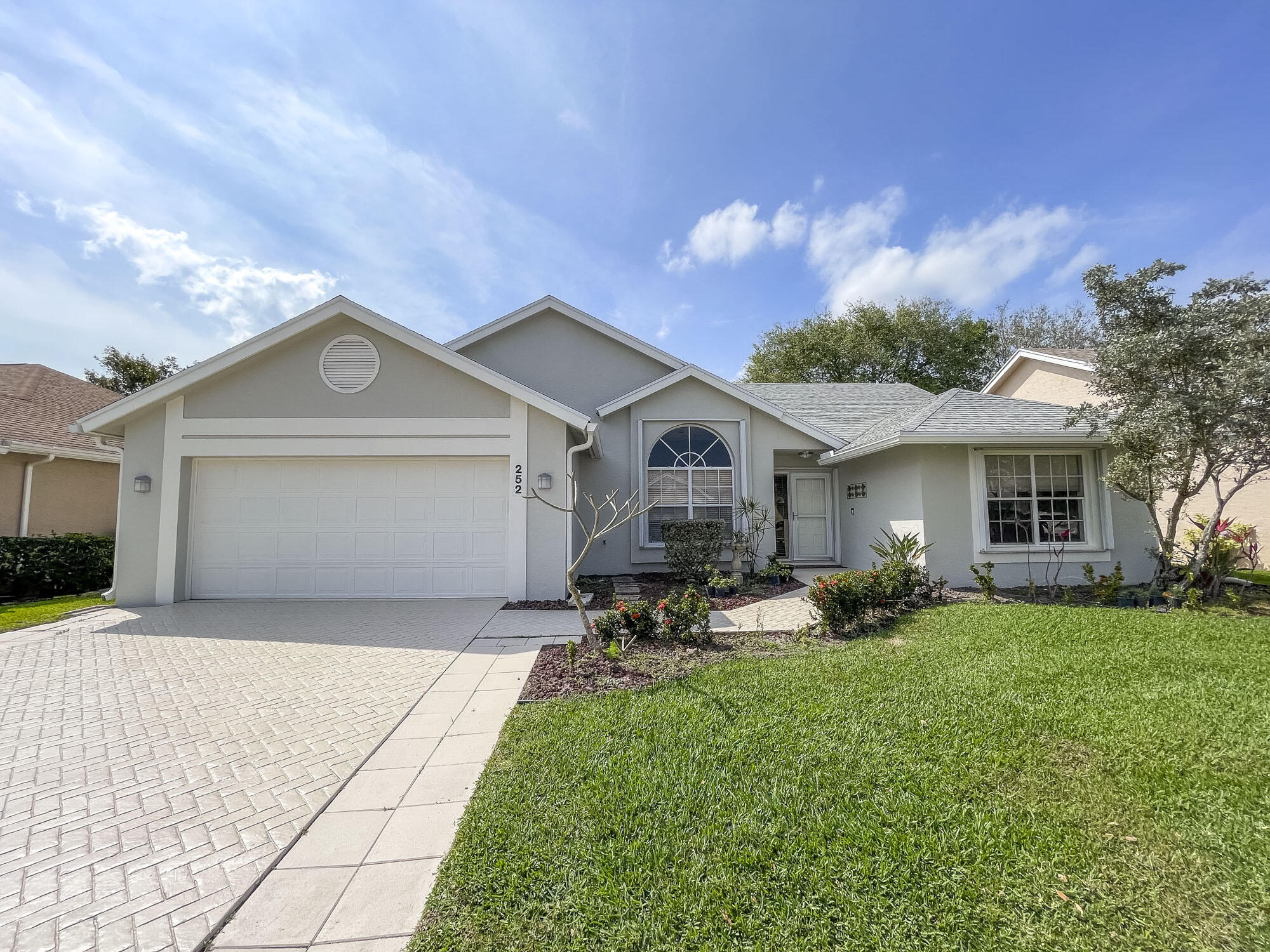 252 Moccasin Trail W, Jupiter FL 33458