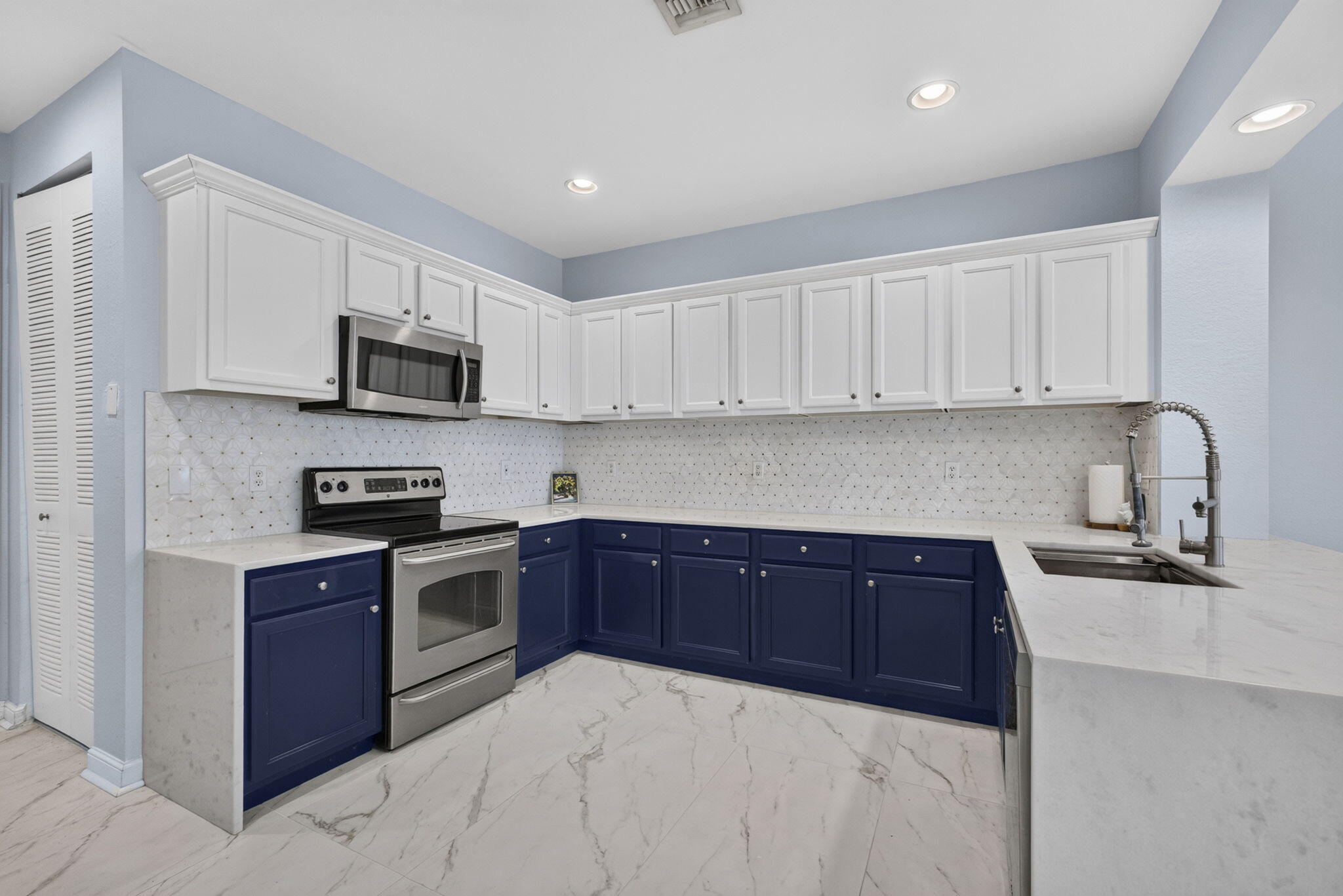 980 Marina Del Ray Lane # 2 — Photo 5