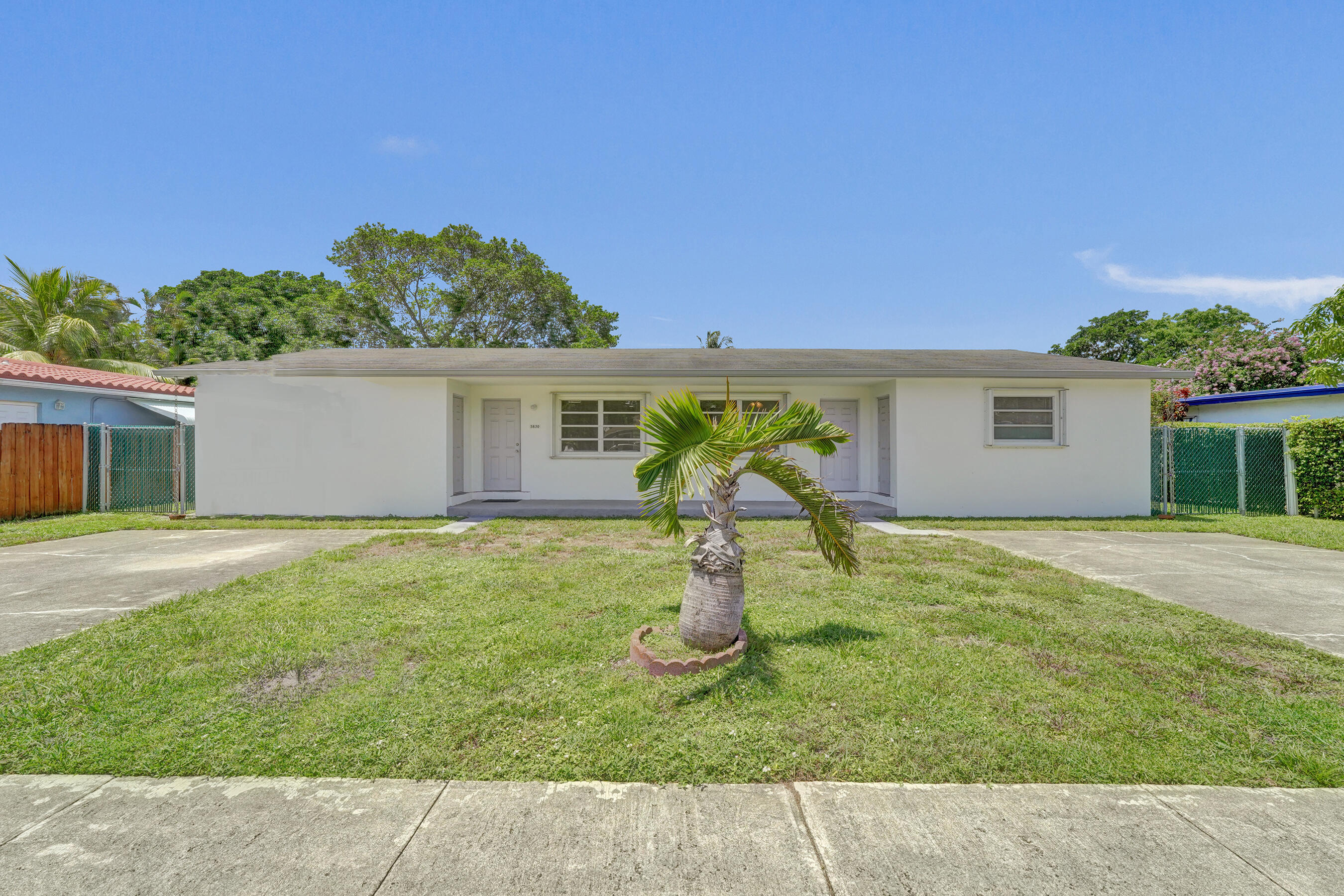 5830 Garfield Street, Hollywood FL 33021