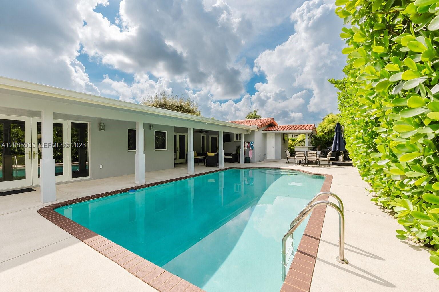 1732 SW 103rd Pl — Photo 2