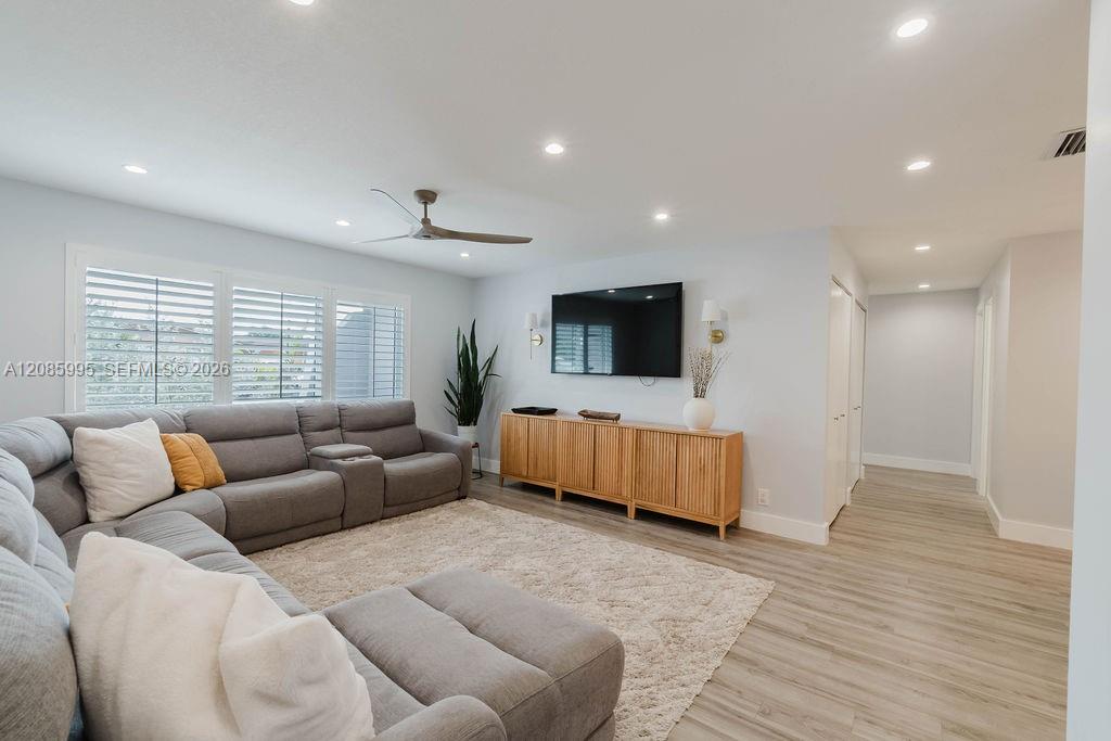 1732 SW 103rd Pl — Photo 3