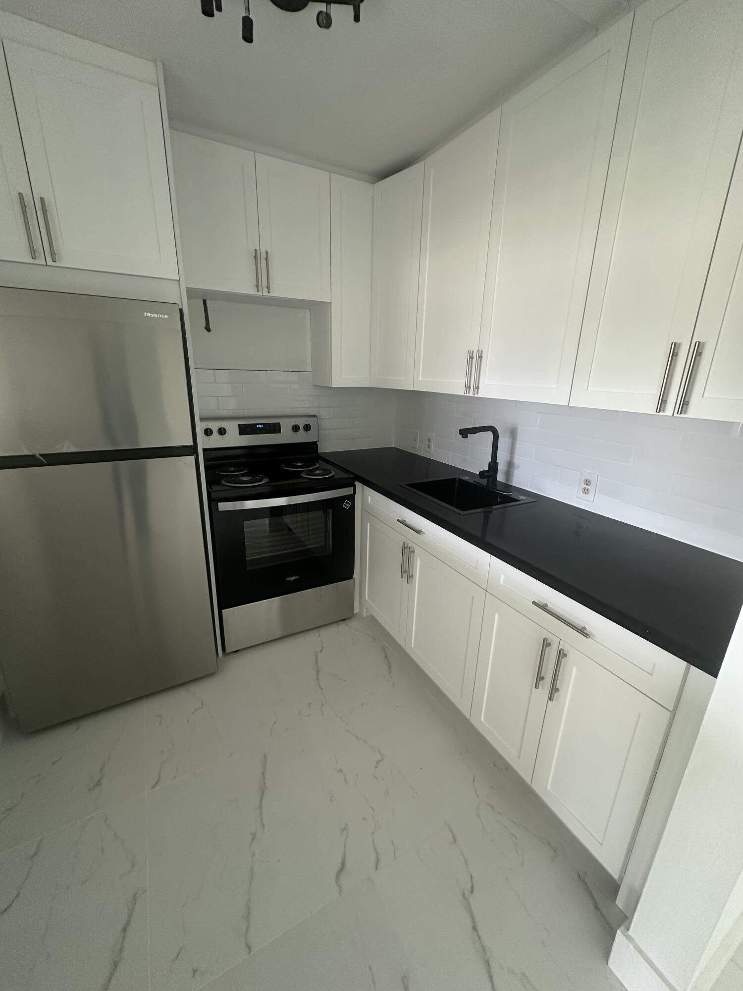 205 MANSFIELD Way E — Photo 3