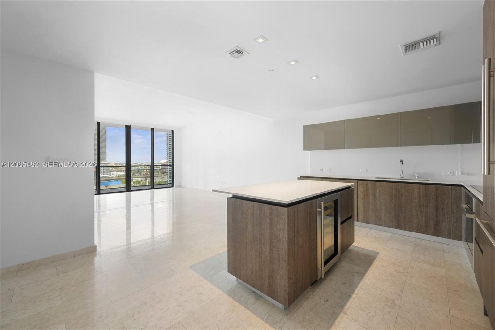 68 SE 6th St # 910 — Photo 2