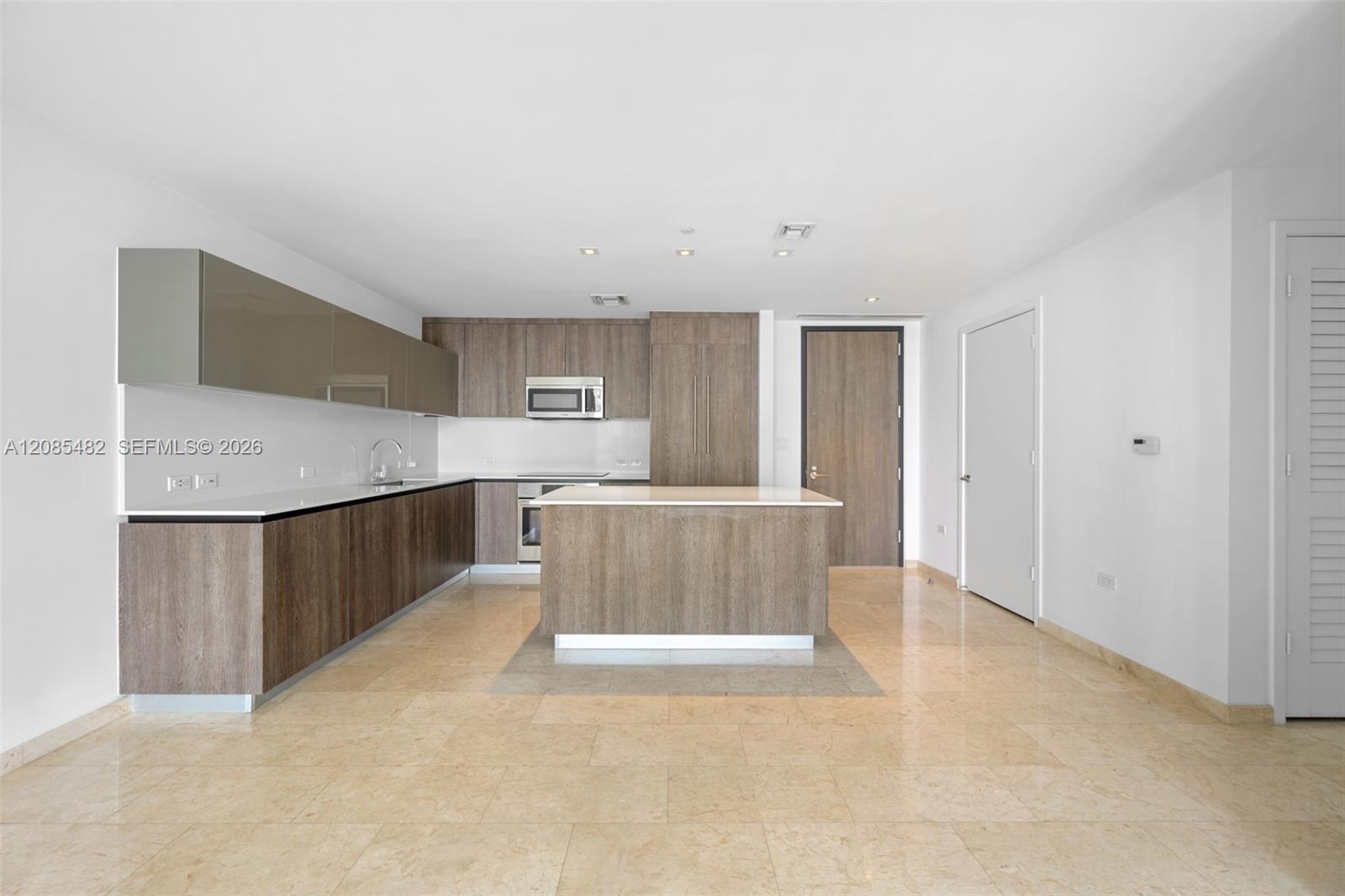 68 SE 6th St # 910 — Photo 4