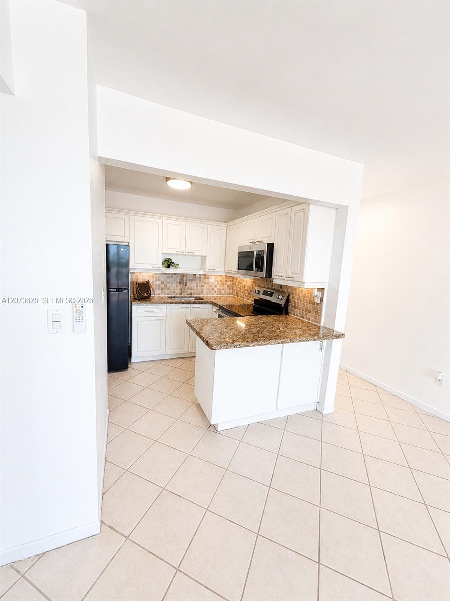 3551 SW 9th Ter # 502 — Photo 5