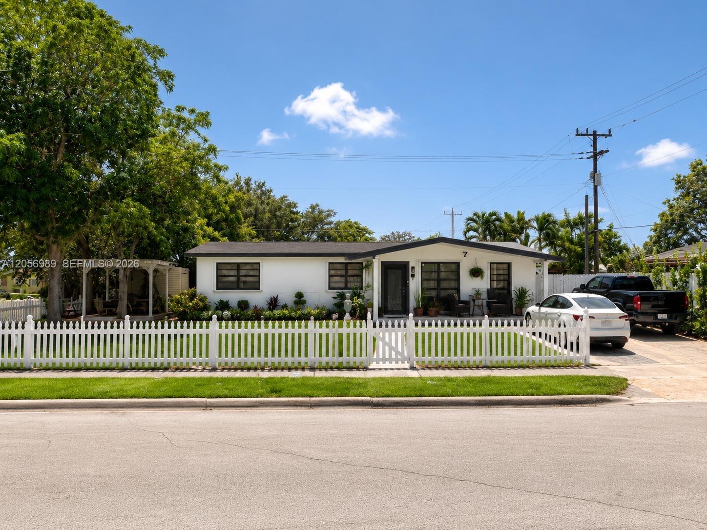 7061 Moseley St, Hollywood FL 33024