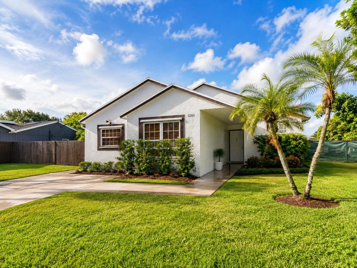 1240 Grandview Circle, Royal Palm Beach FL 33411