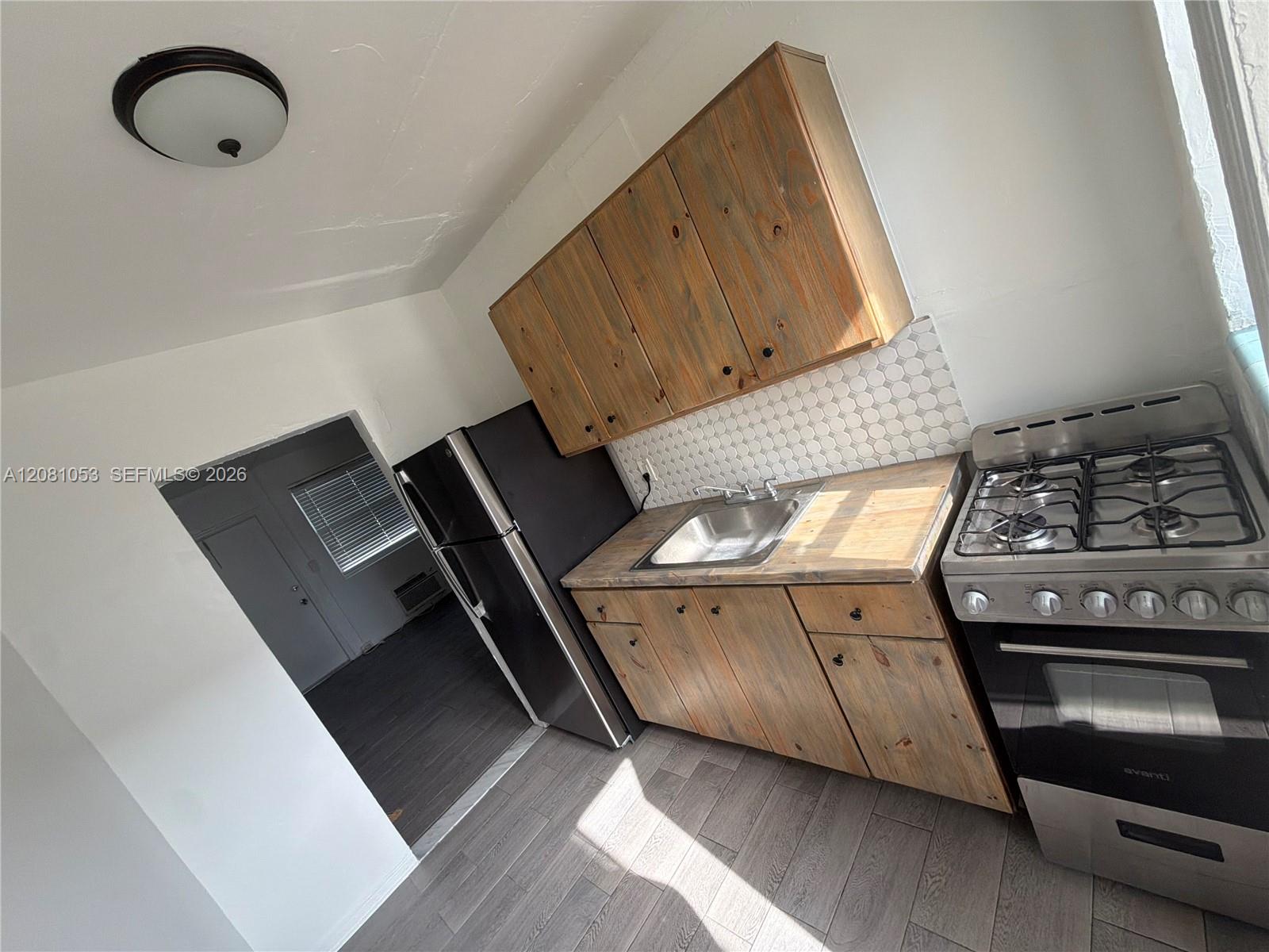 10085 NW 7 Ct # B, Miami FL 33150