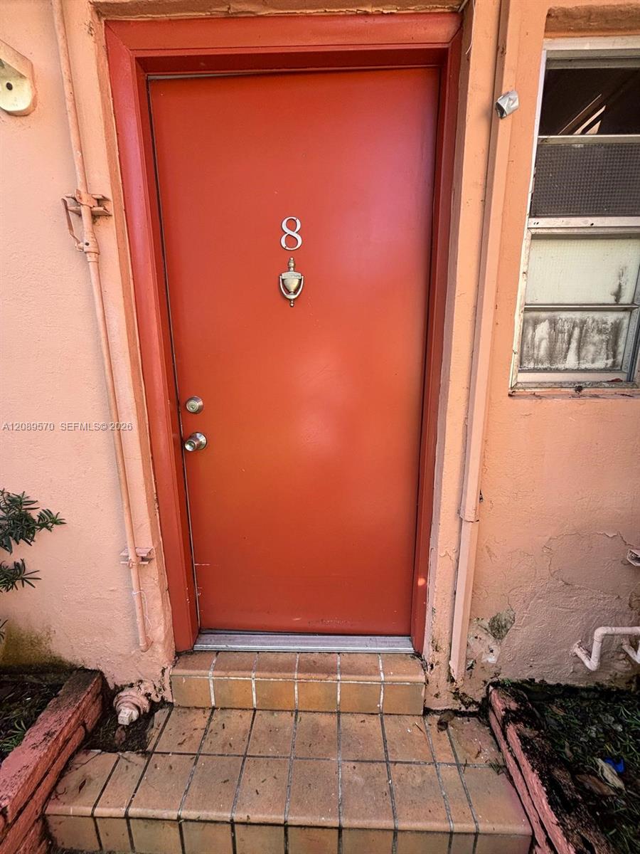 520 SW 4th St # 8 — Photo 2
