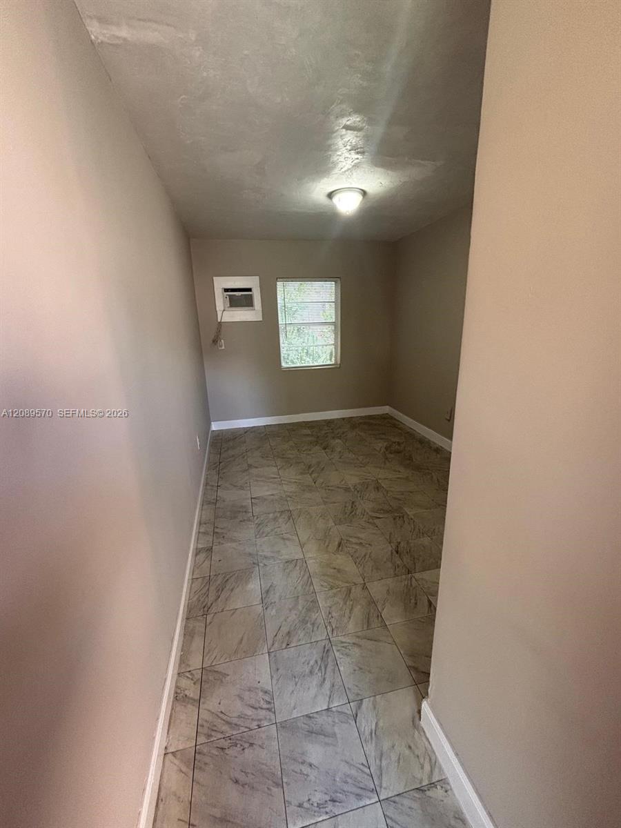 520 SW 4th St # 8 — Photo 3