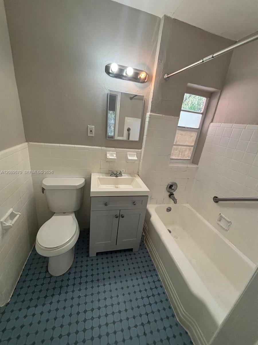 520 SW 4th St # 8 — Photo 5