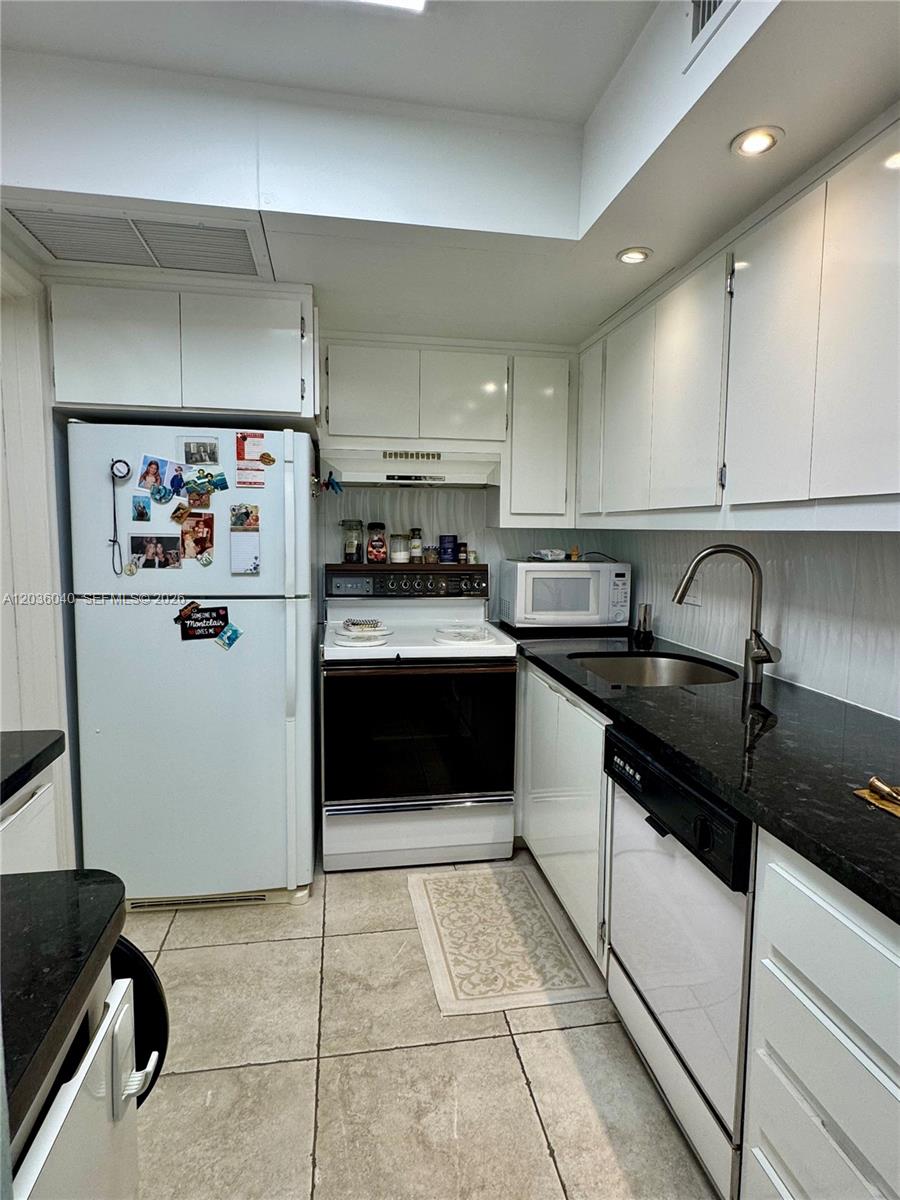 2940 NE 203rd St # 213, Aventura FL 33180